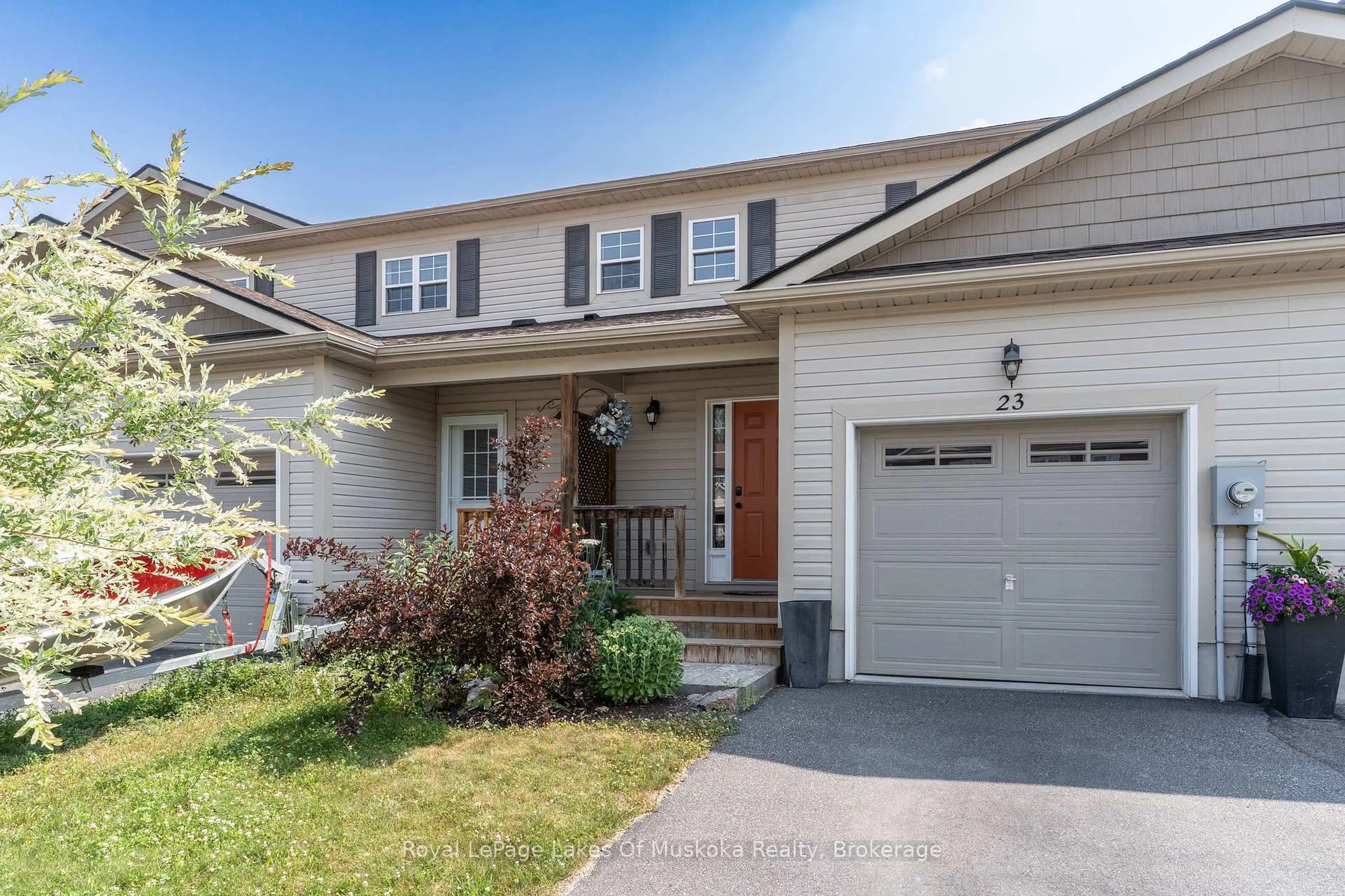 Home with vinyl exterior material, street for 23 Little Ryans Way, Bracebridge Ontario P1L 0C3