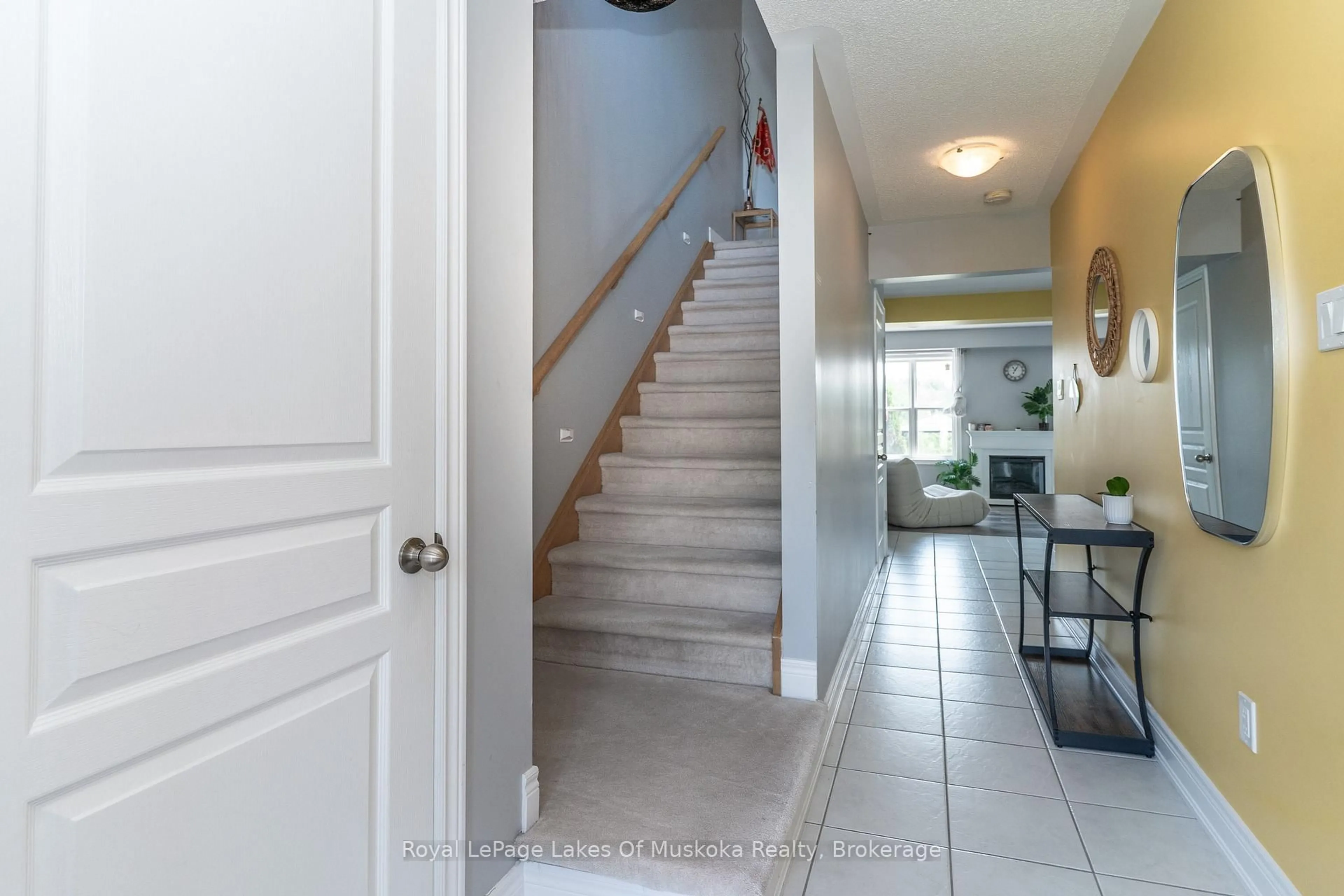 Indoor entryway for 23 Little Ryans Way, Bracebridge Ontario P1L 0C3