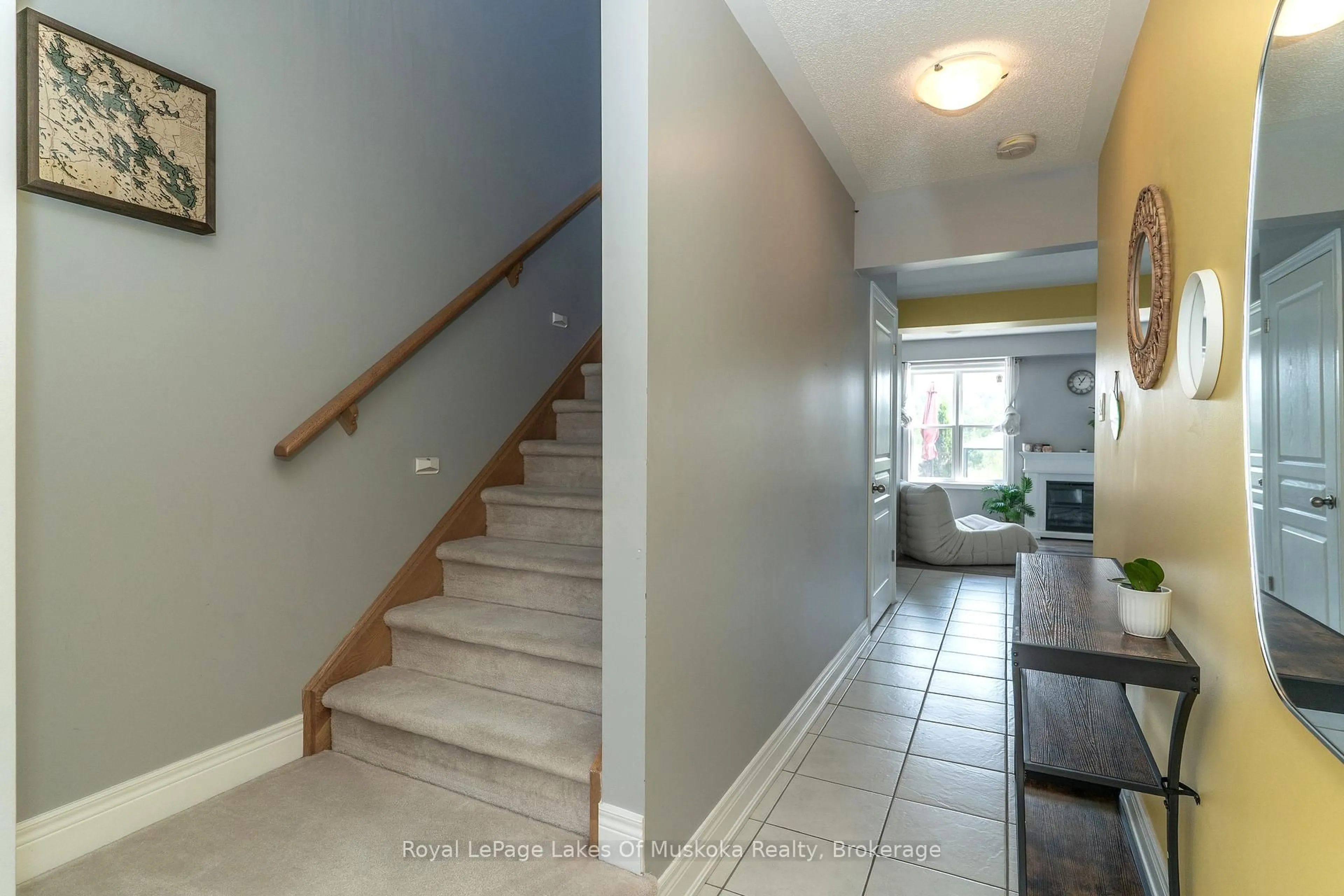 Indoor entryway for 23 Little Ryans Way, Bracebridge Ontario P1L 0C3