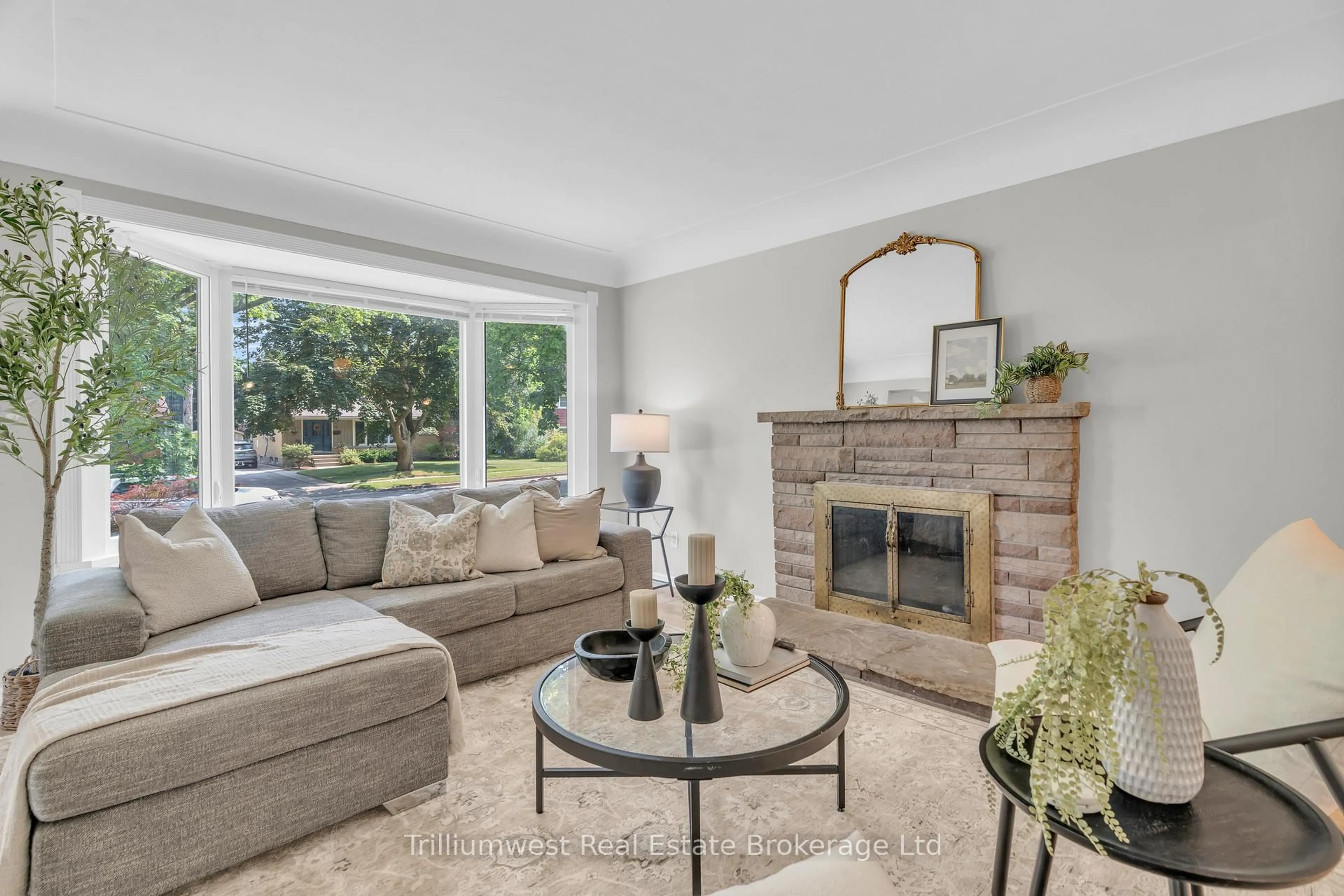 Living room with furniture, unknown for 14 Rosedale Ave, Guelph Ontario N1E 2E5