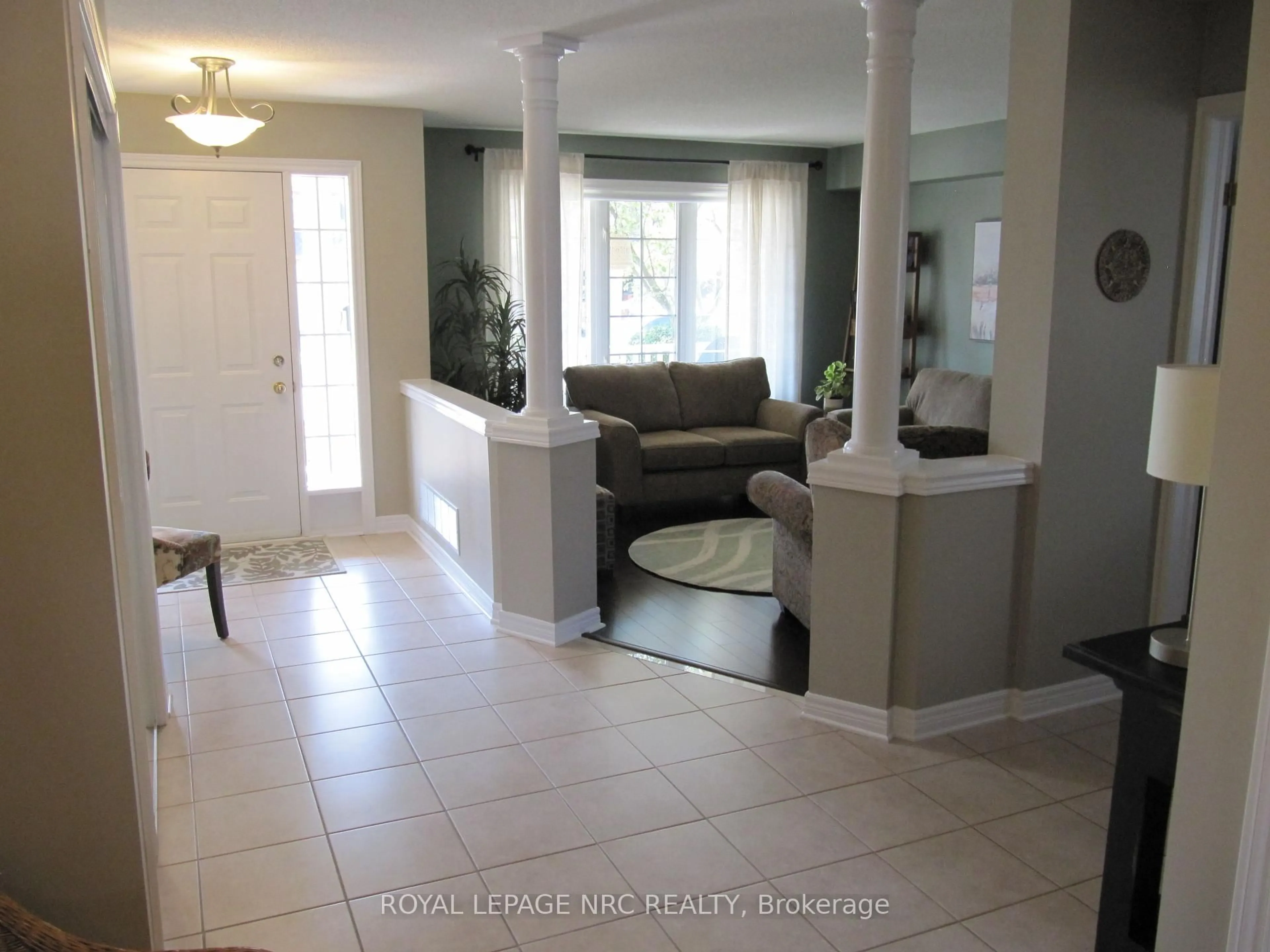 Indoor entryway for 36 Honey Locust Circ, Thorold Ontario L2V 5E2