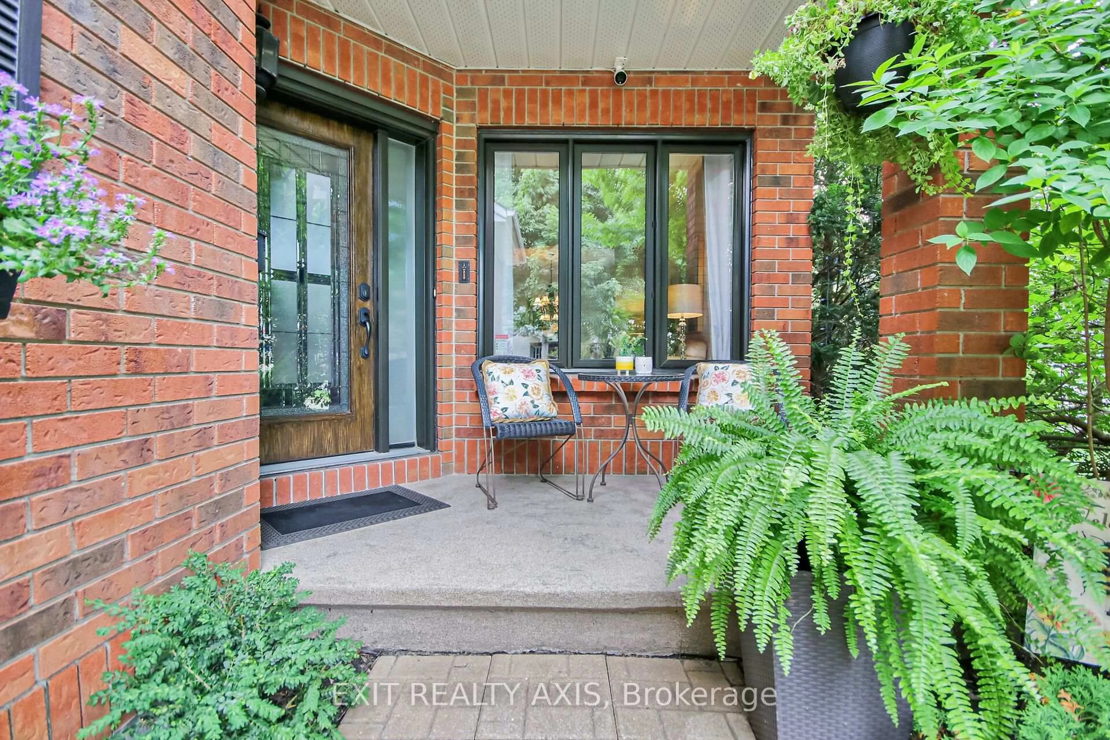 Indoor entryway for 155 Longshire Circ, Nepean Ontario K2J 4L2
