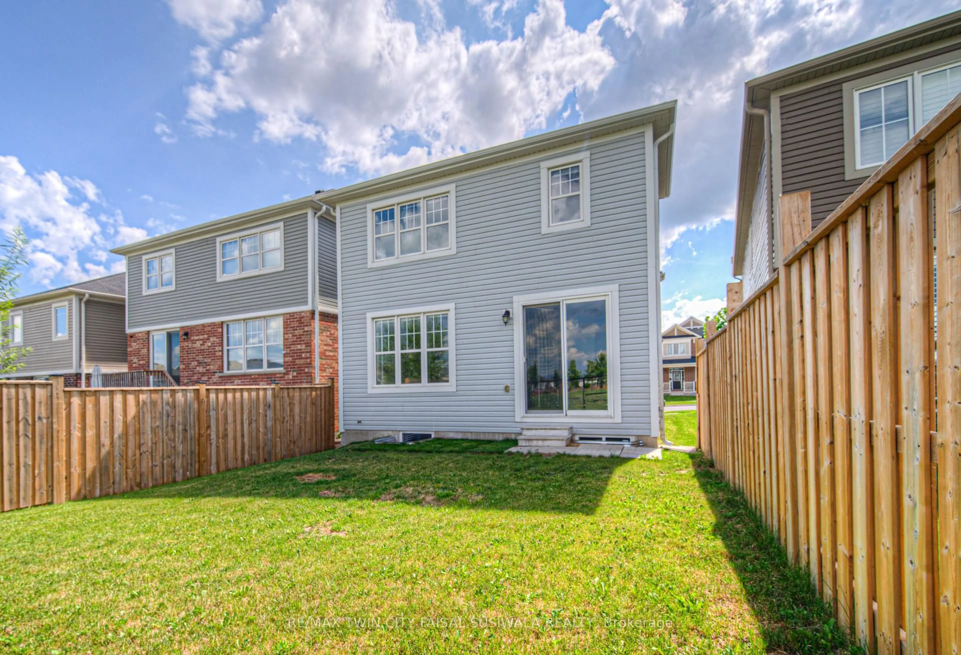 Unknown for 68 Ridge Rd, Cambridge Ontario N3E 0C6