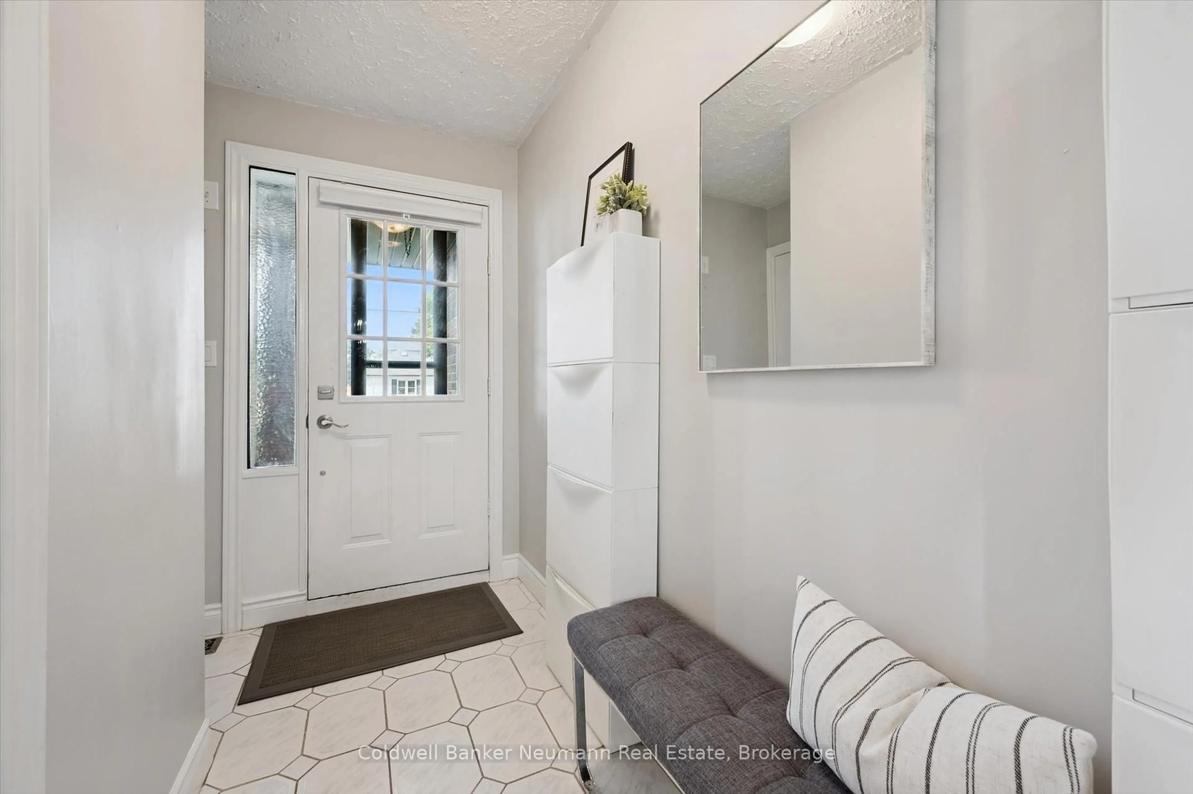 Indoor entryway for 251 Metcalfe St, Guelph Ontario N1E 4Y8