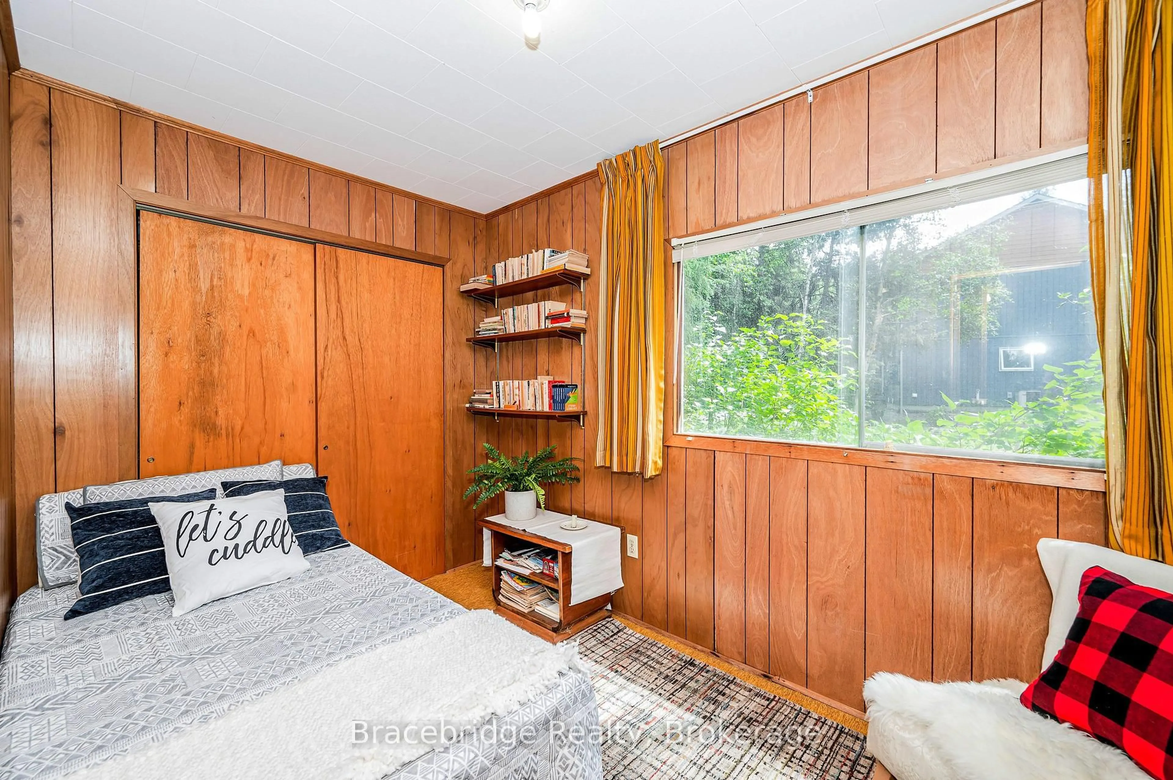 Bedroom with bed, unknown for 1023 Colony Tr, Bracebridge Ontario P1L 1X3