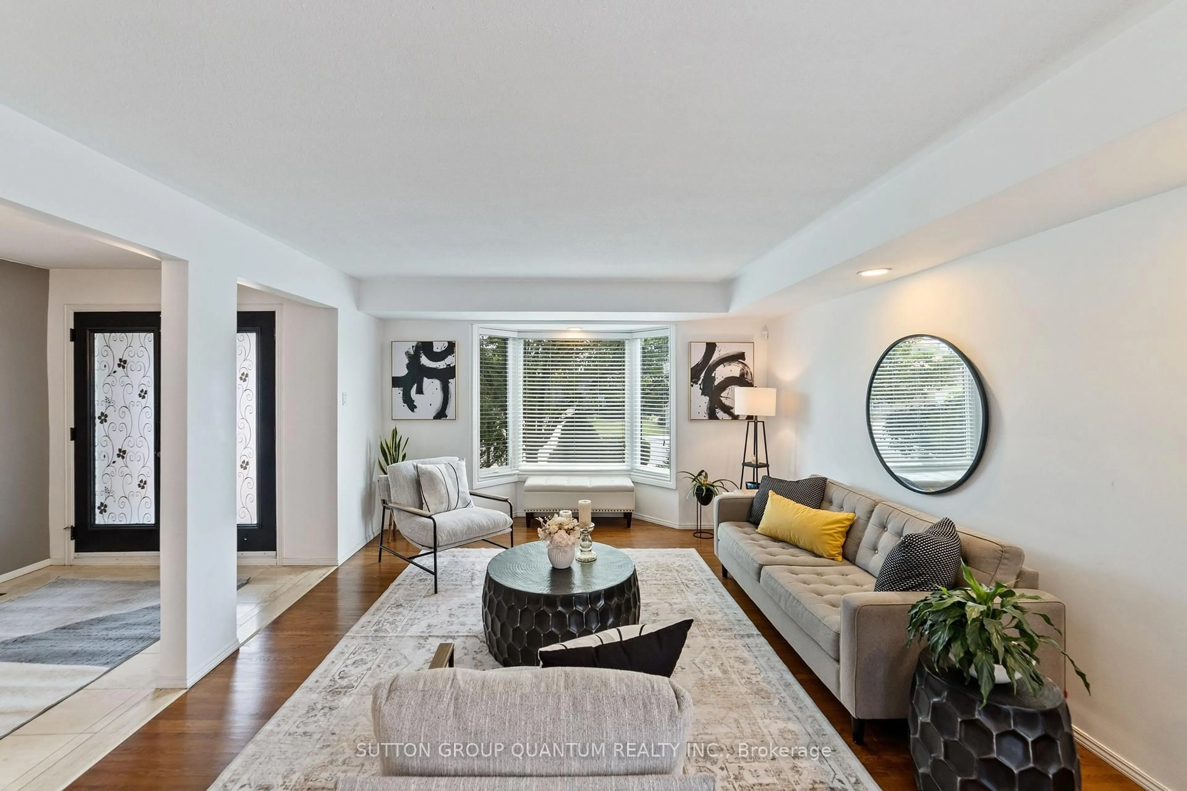 Living room with furniture, unknown for 43 Ridley Dr, Hamilton Ontario L8W 1J3