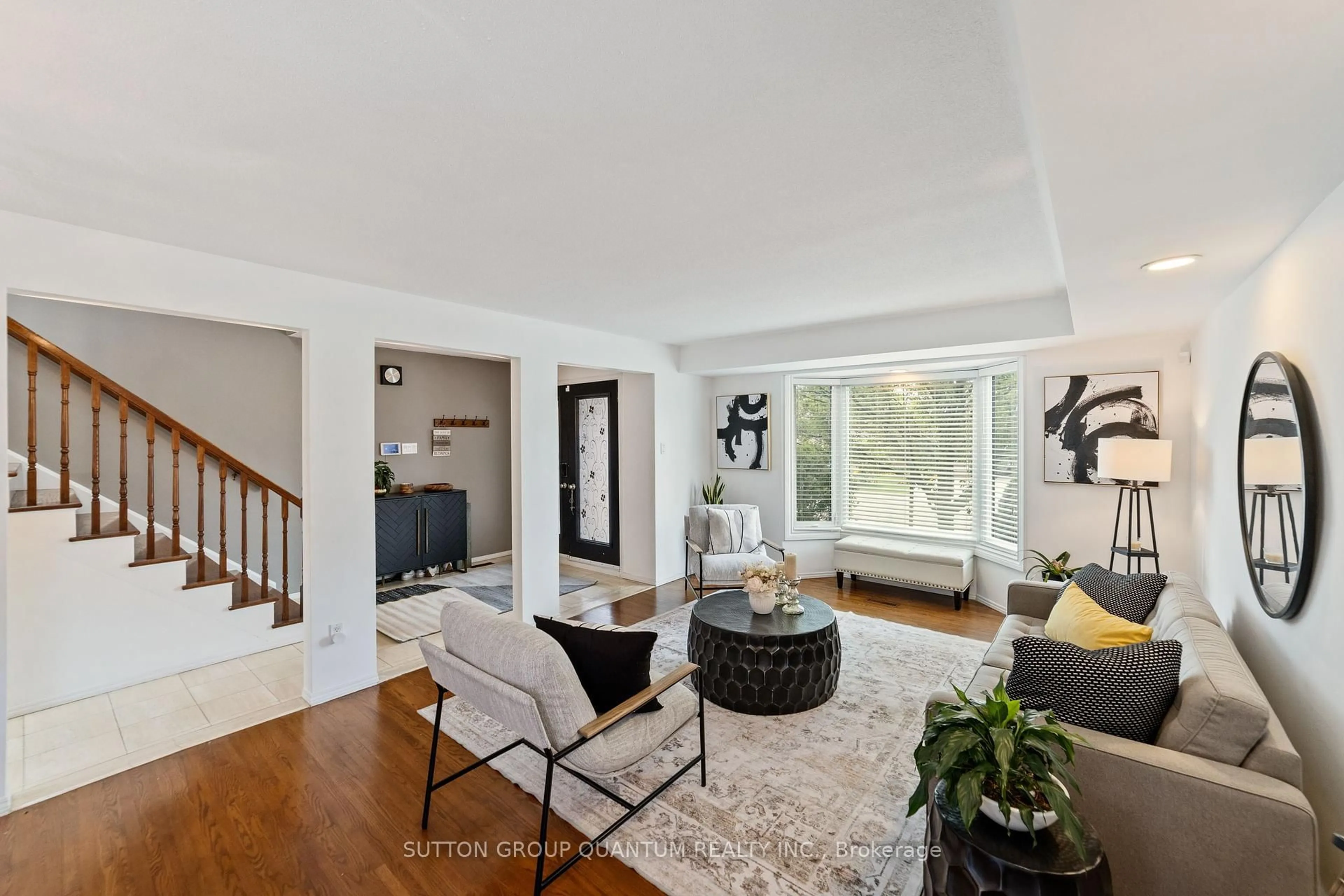Living room with furniture, unknown for 43 Ridley Dr, Hamilton Ontario L8W 1J3
