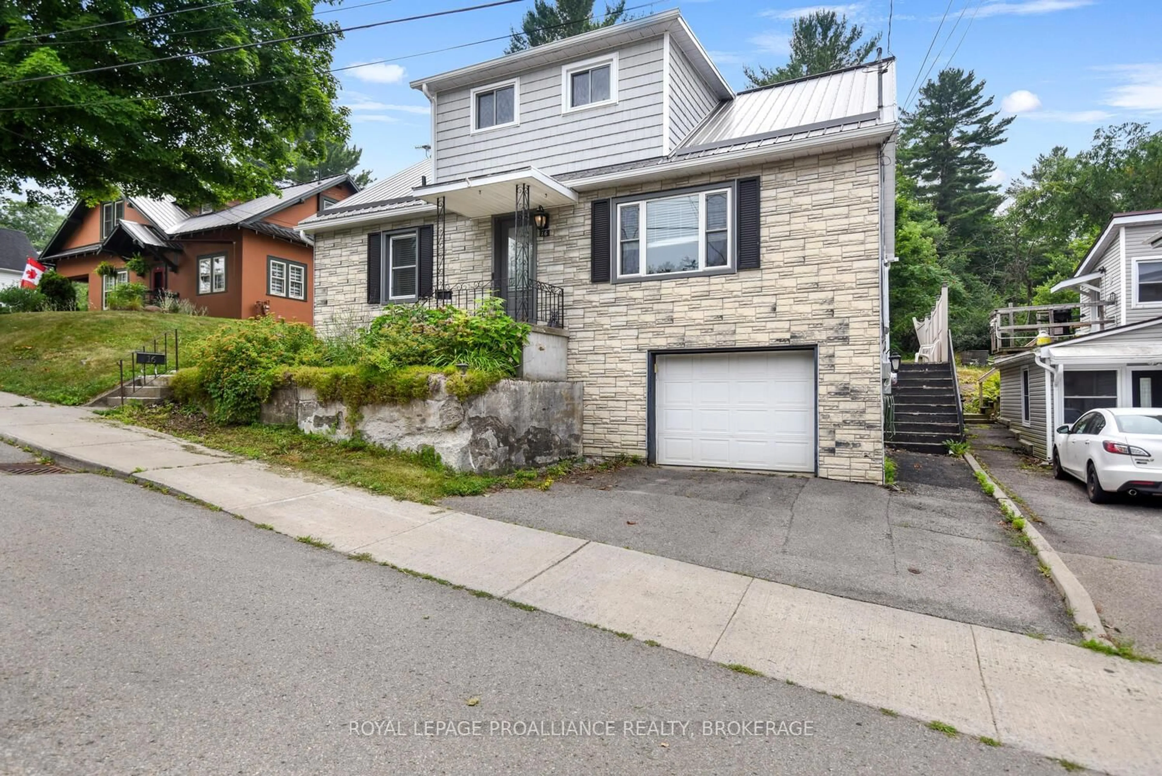 Unknown for 16 Mccready St, Brockville Ontario K6V 5N3