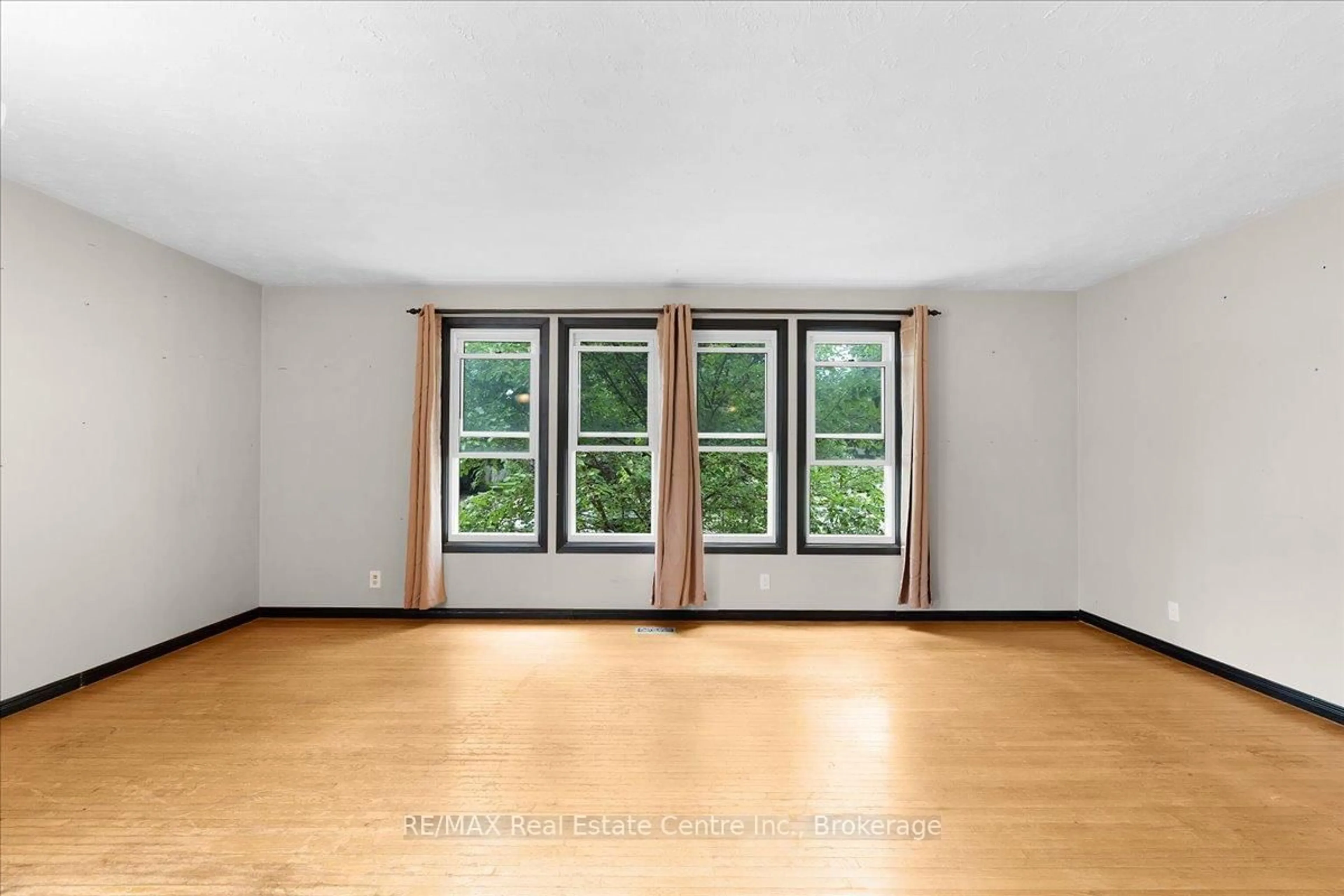 A pic of a room for 308 Paisley Rd, Guelph Ontario N1H 2P9