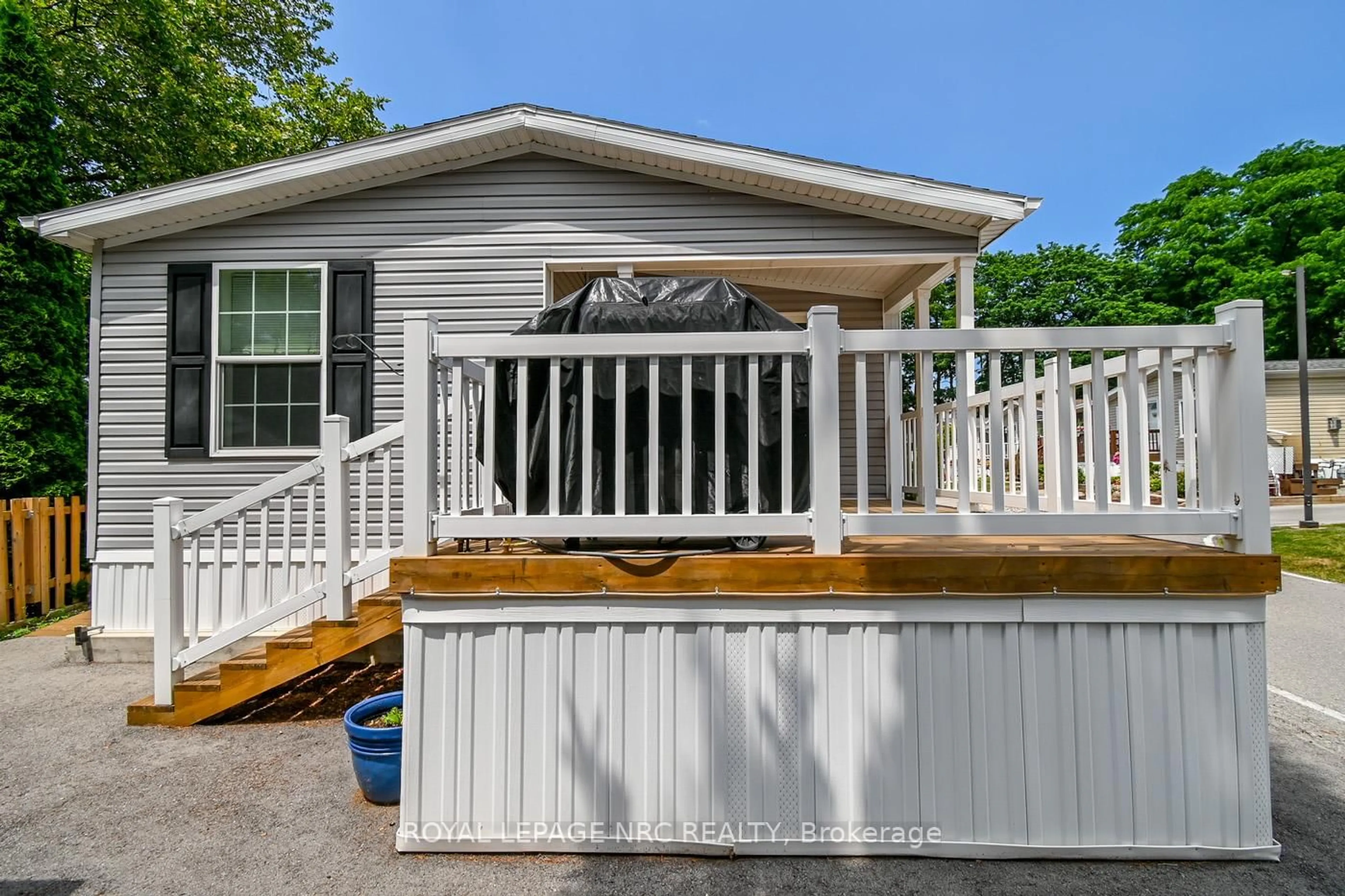 Home with vinyl exterior material, water/lake/river/ocean view for 23 Four Mile Creek Rd #440, Niagara-on-the-Lake Ontario L0S 1J1