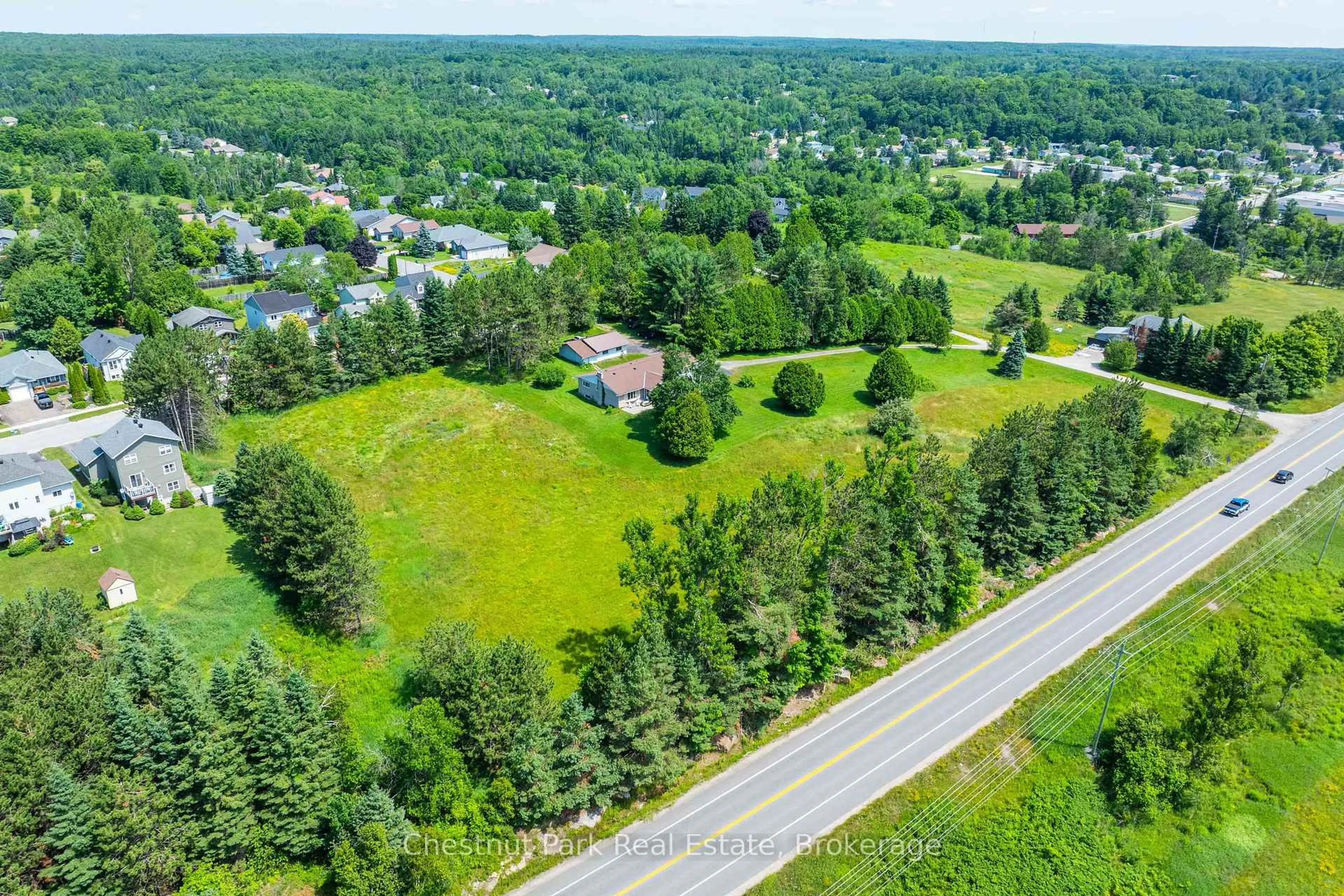 A pic from outside/outdoor area/front of a property/back of a property/a pic from drone, unknown for 8 Dandelion Lane, Bracebridge Ontario P1L 1W8