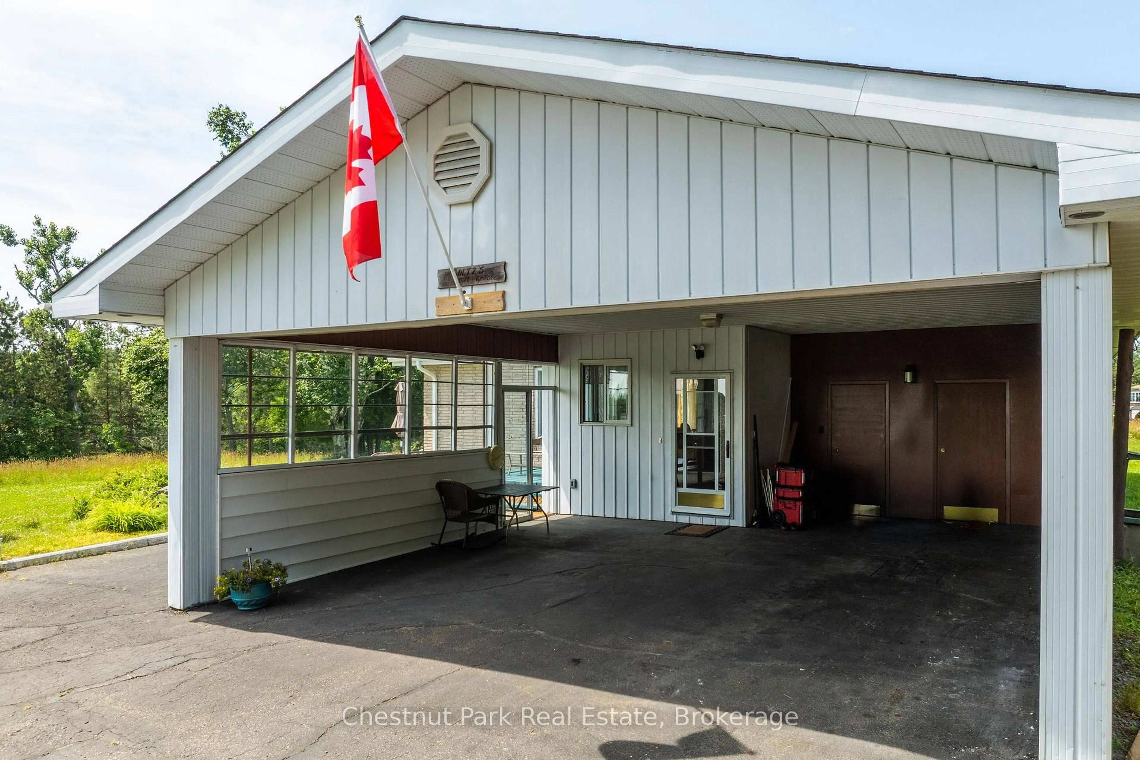Indoor foyer for 8 Dandelion Lane, Bracebridge Ontario P1L 1W8