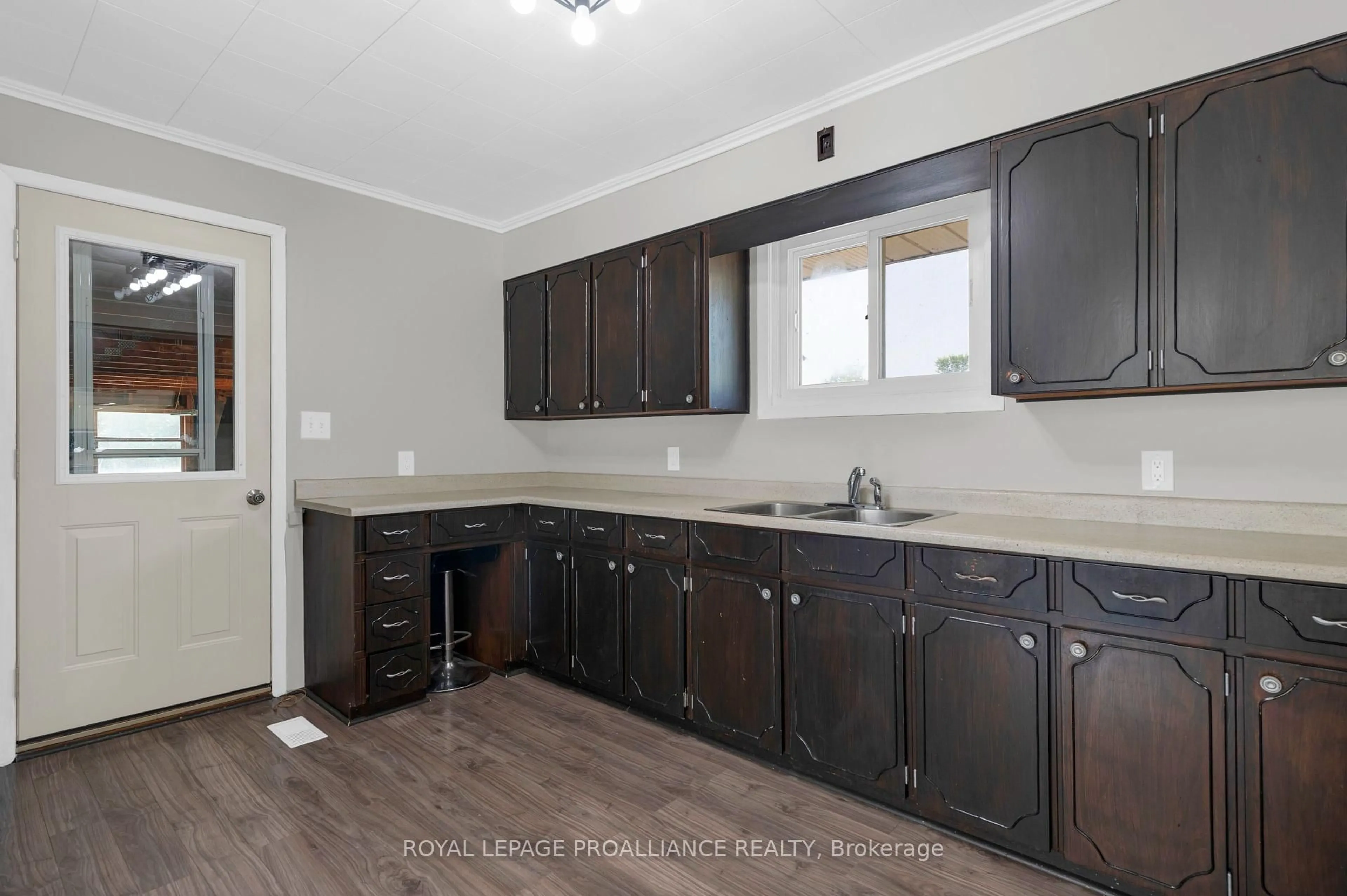 Standard kitchen, unknown for 6055 Highway 37, Tweed Ontario K0K 3J0