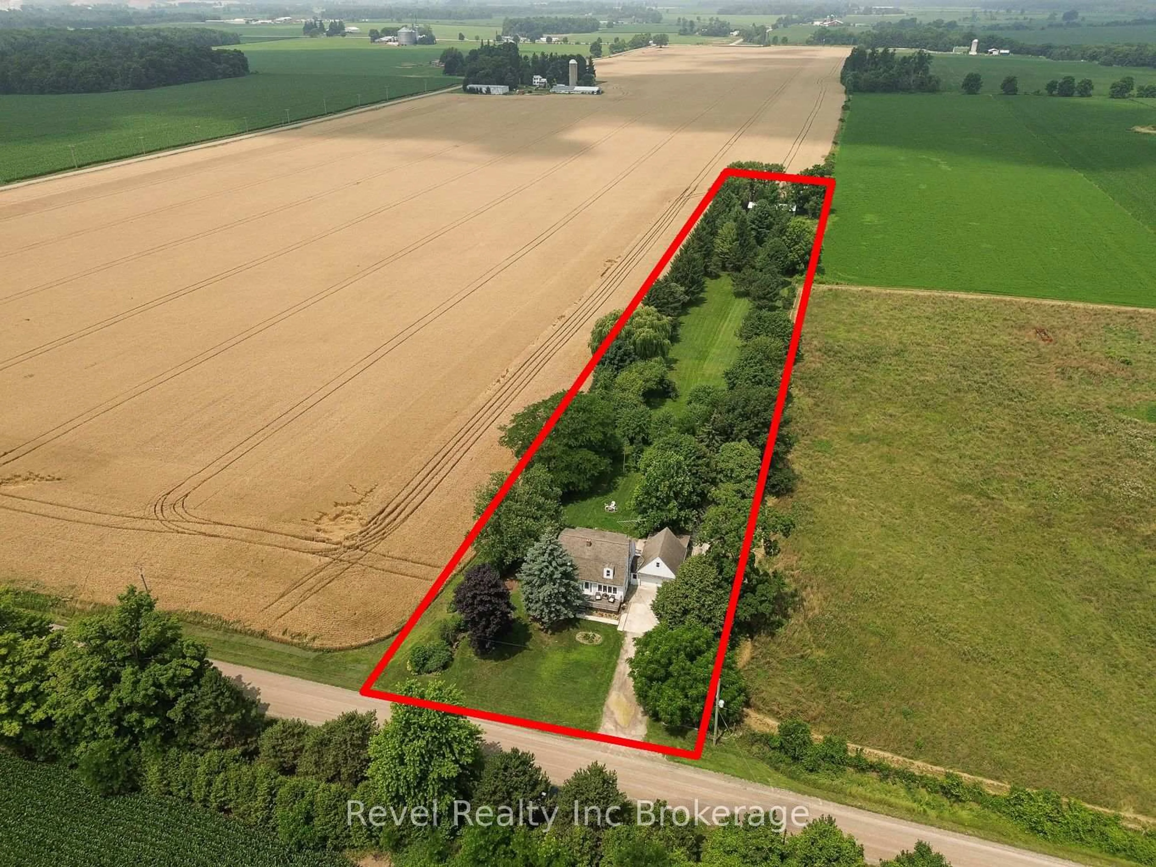 A pic from outside/outdoor area/front of a property/back of a property/a pic from drone, building for 664167 Road 66 Rd, Ingersoll Ontario N5C 3J5