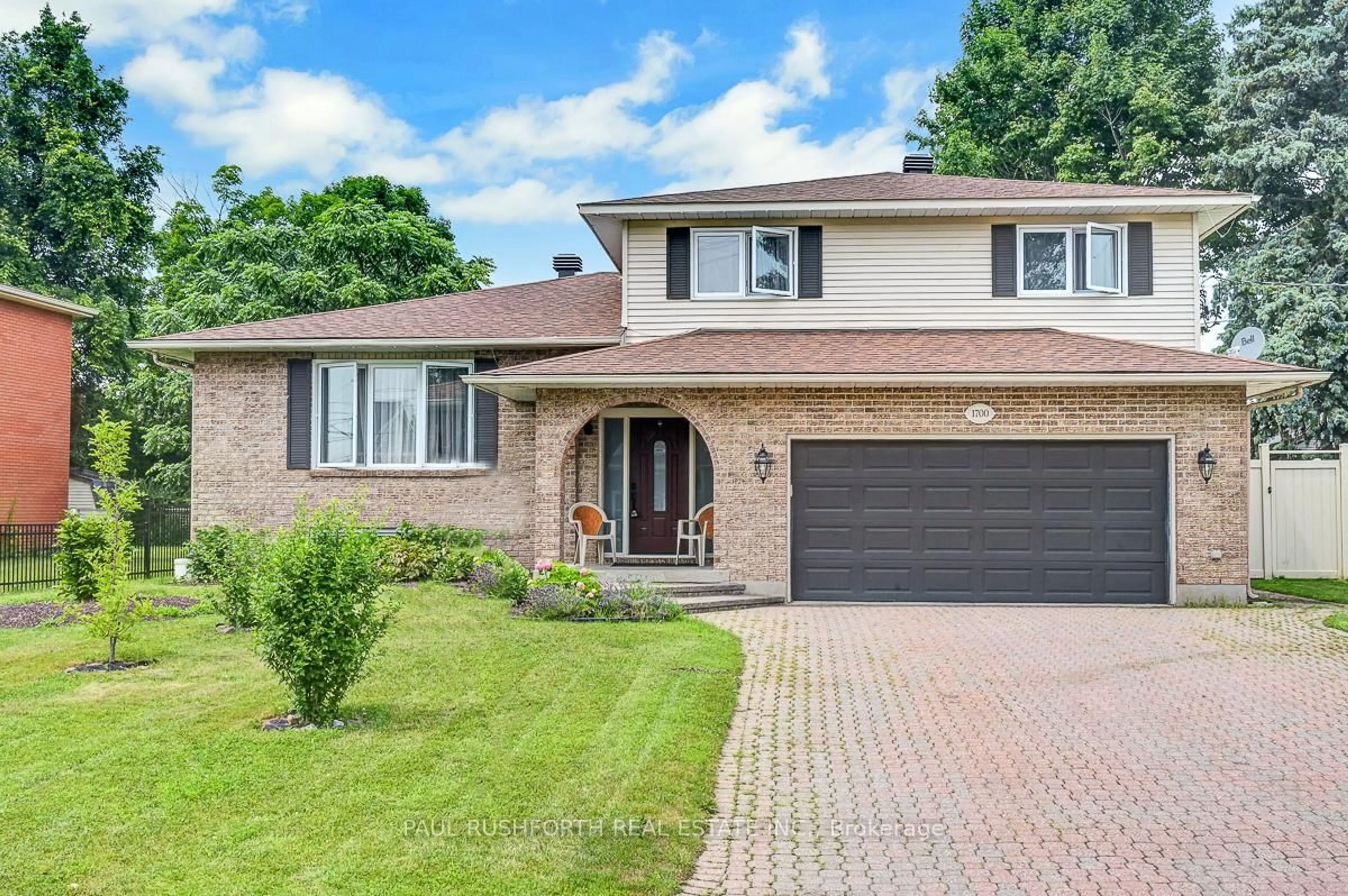 Home with brick exterior material, street for 1700 Saint-Laurent St, Clarence-Rockland Ontario K4K 1C2