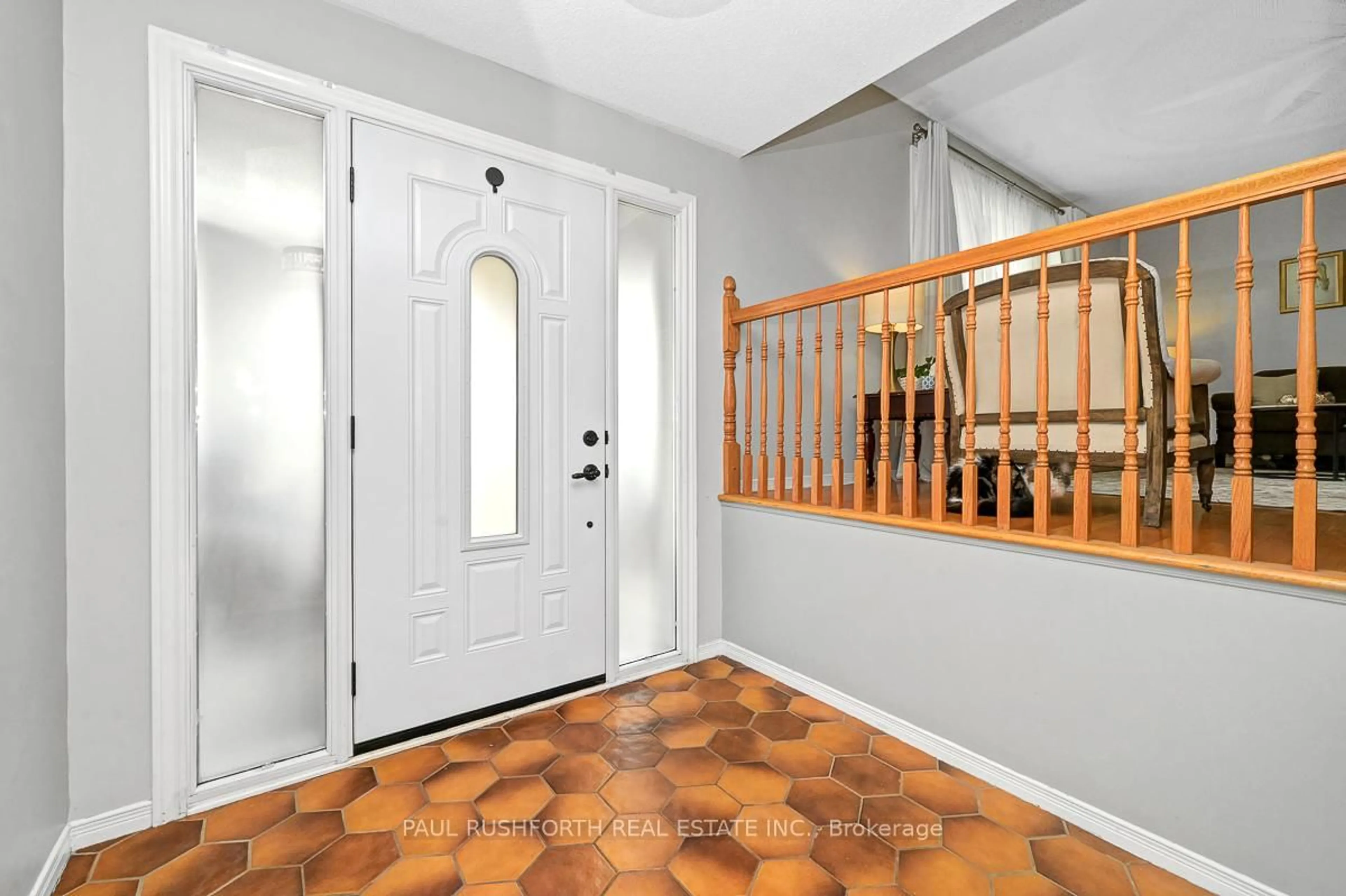 Indoor entryway for 1700 Saint-Laurent St, Clarence-Rockland Ontario K4K 1C2