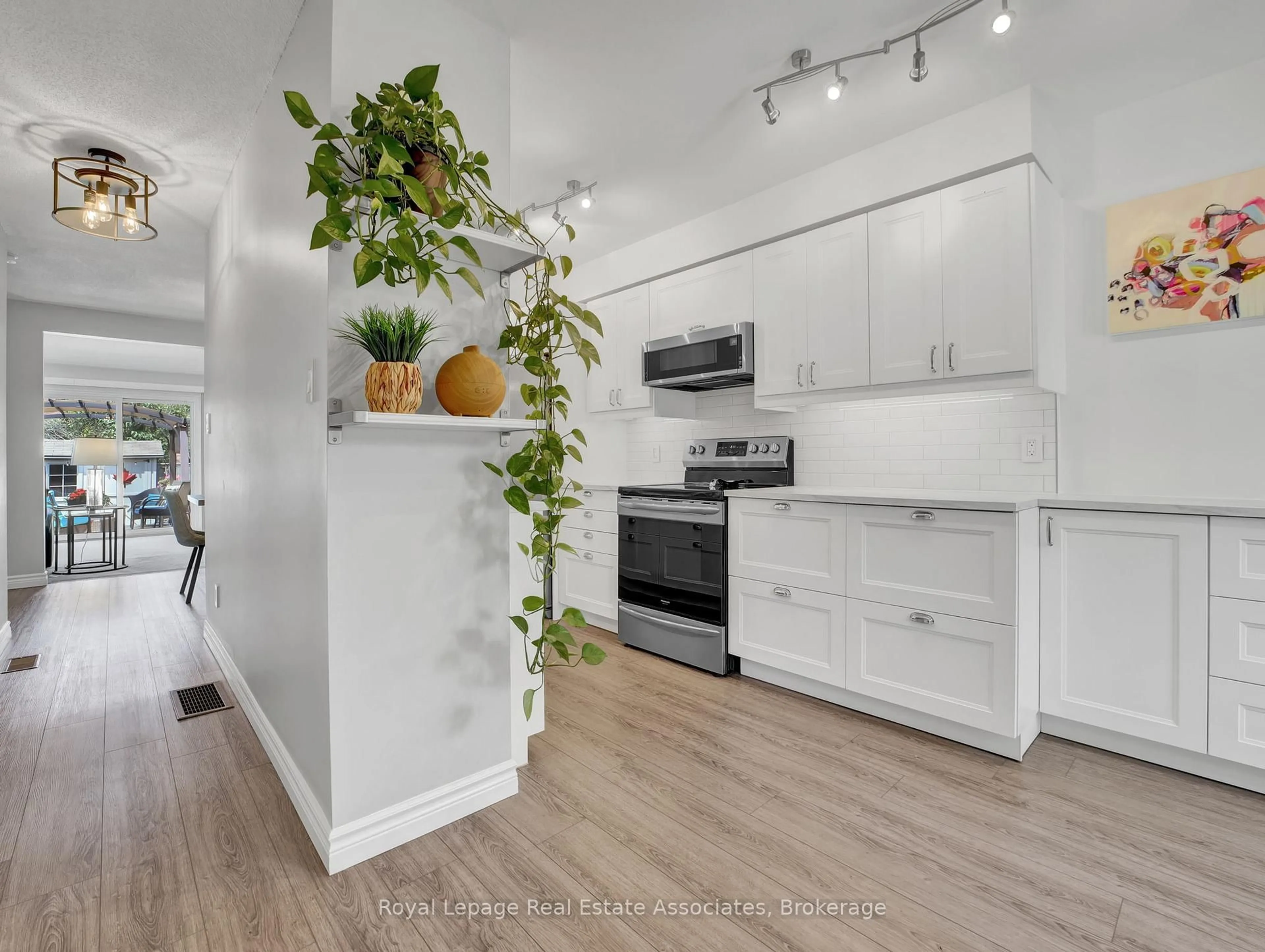Open concept kitchen, unknown for 9 Conestoga Rd, Woodstock Ontario N4T 1H7