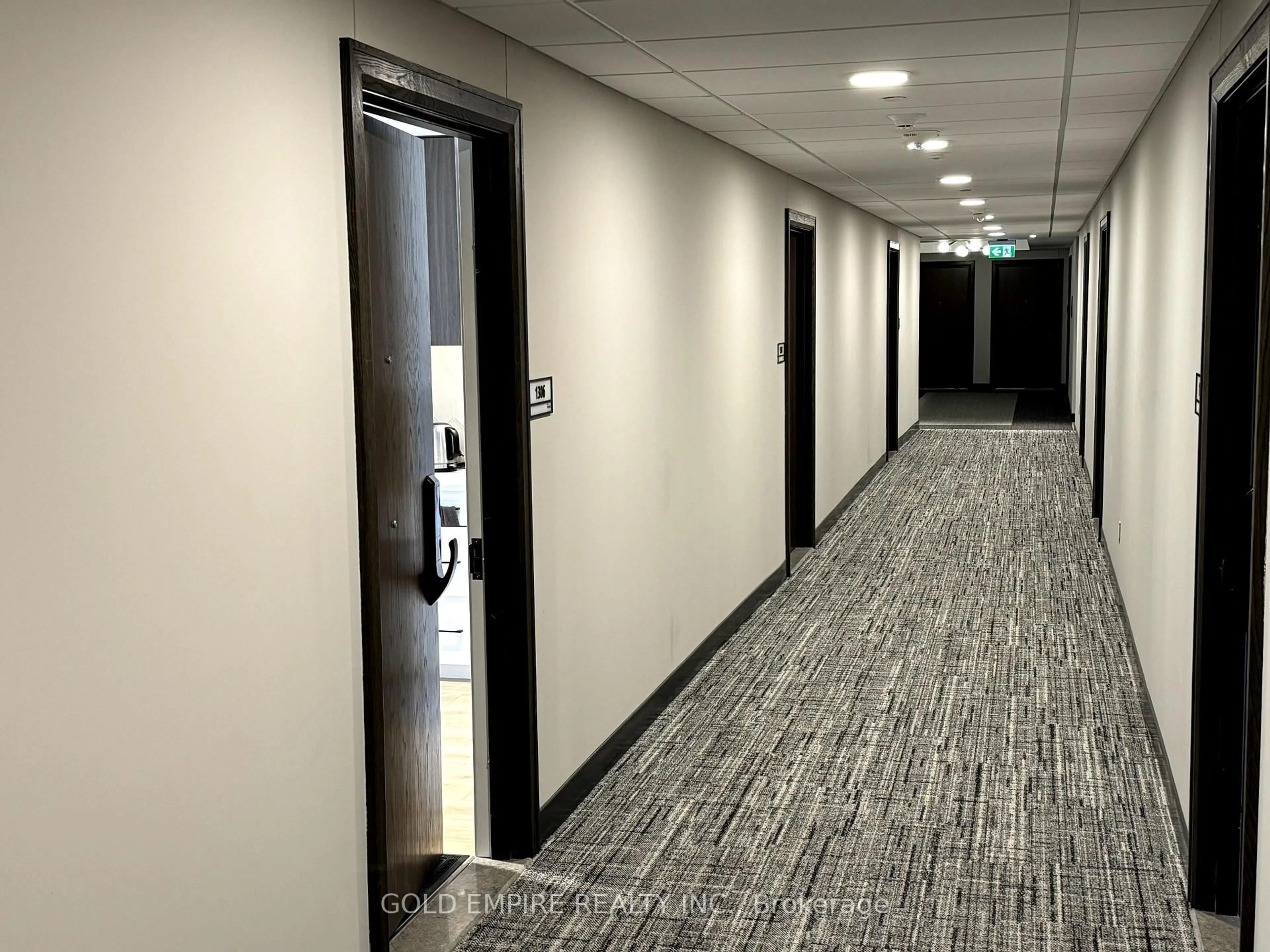Indoor foyer for 741 King St #1306, Kitchener Ontario N2G 1E5