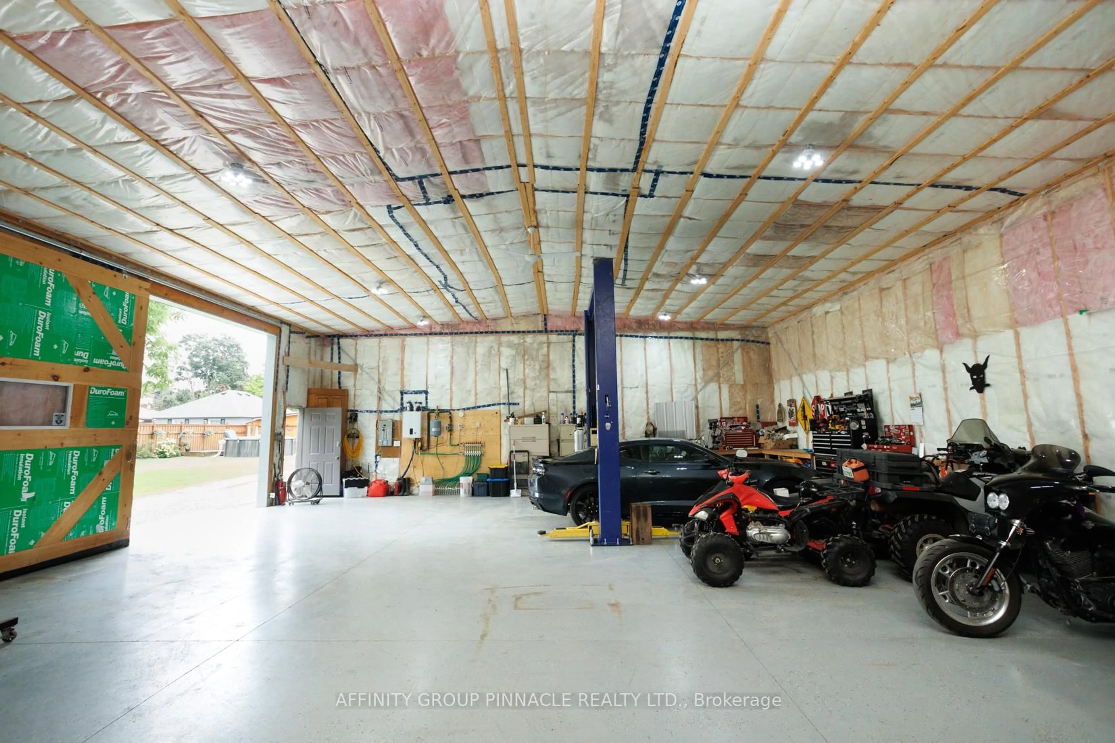 Indoor garage for 42 St David St, Kawartha Lakes Ontario K9V 1N3