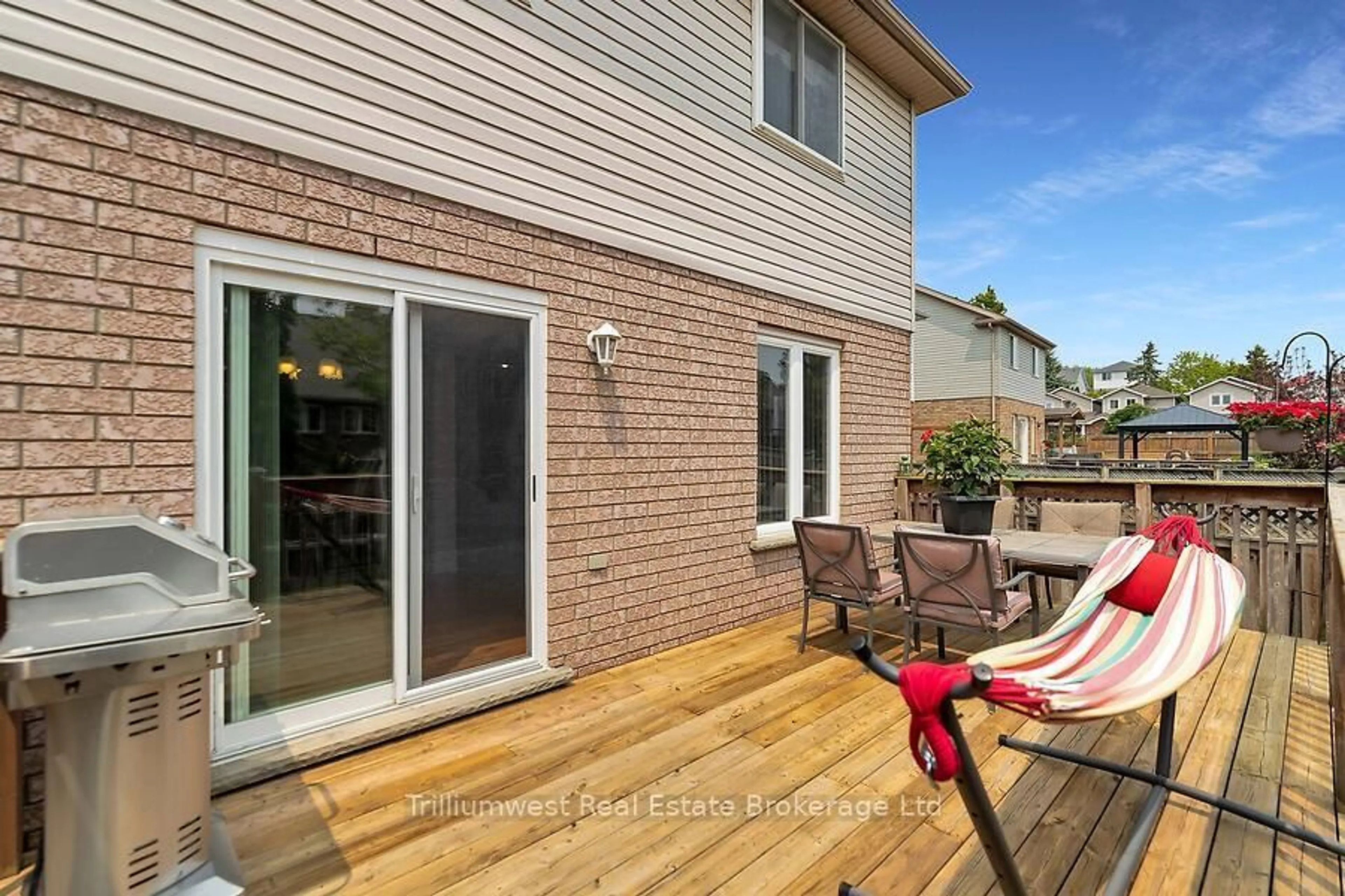 Patio, street for 105 Southcreek Tr, Guelph Ontario N1G 5A7