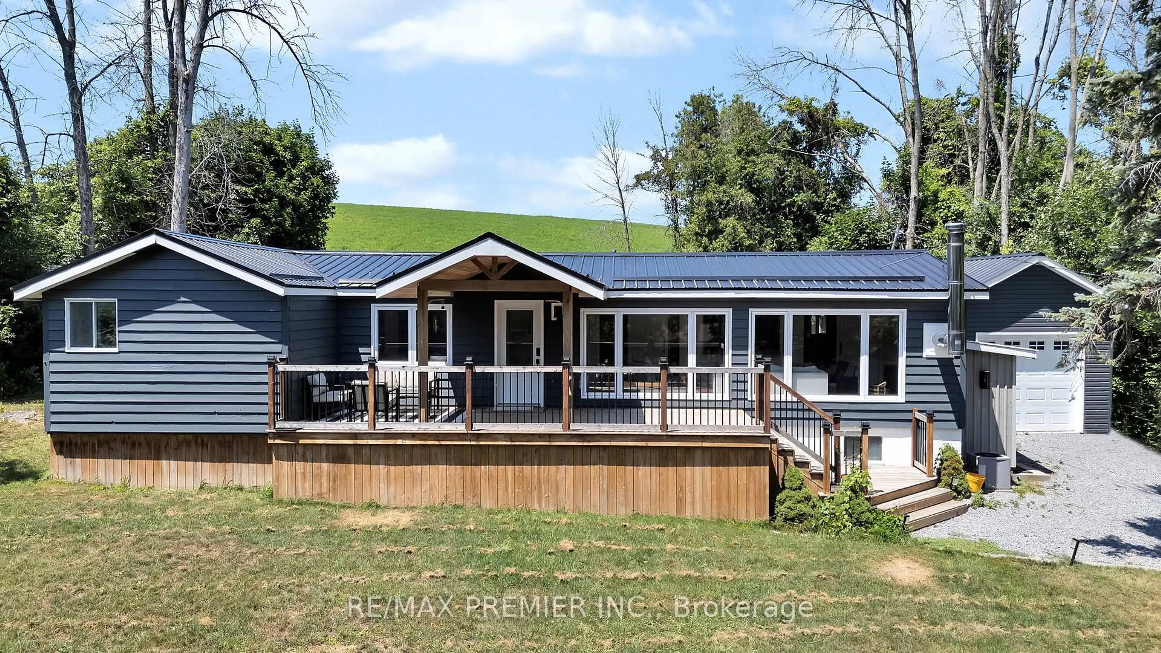 Home with vinyl exterior material, unknown for 1128 Island View Dr, Otonabee-South Monaghan Ontario K0L 1B0