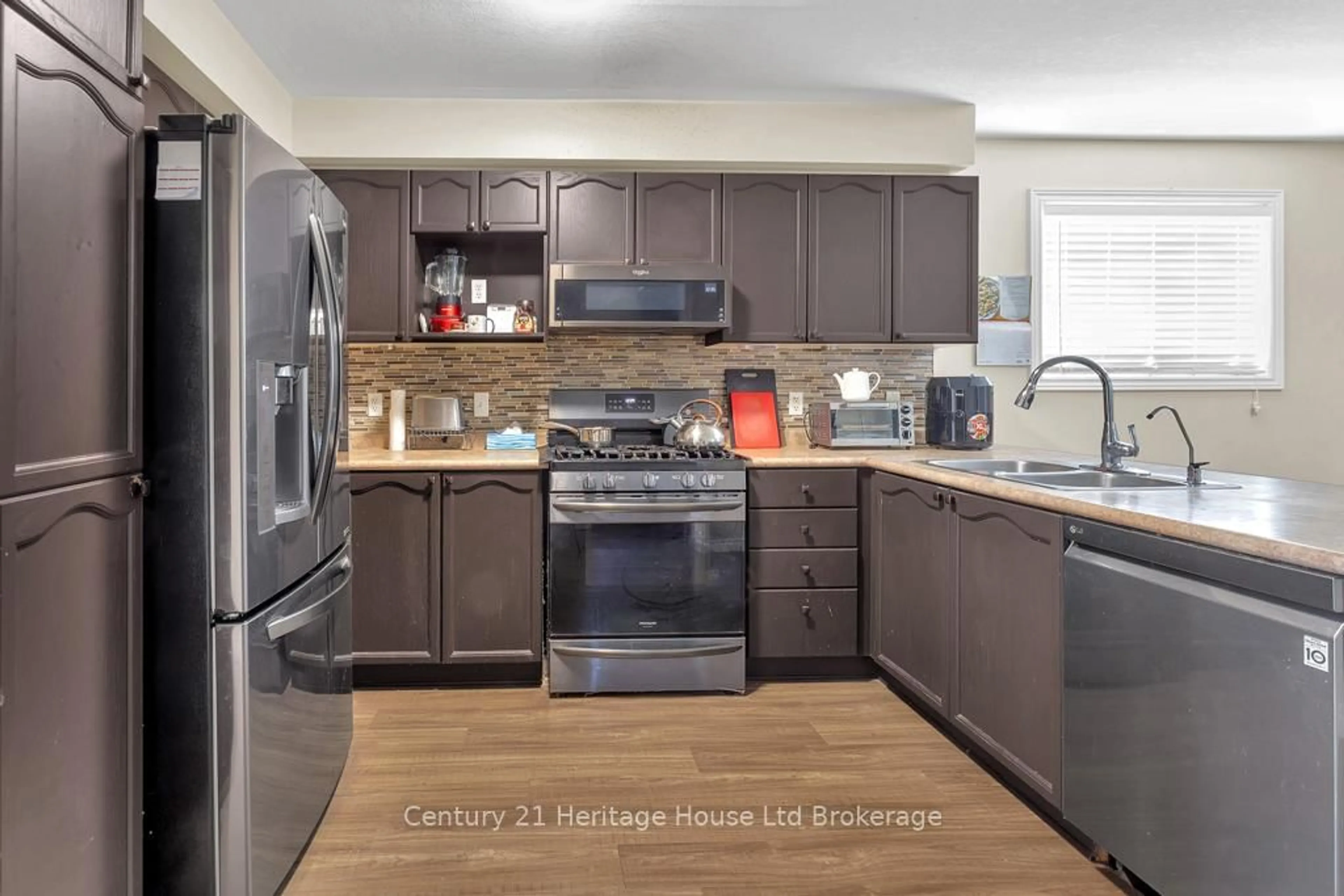Open concept kitchen, unknown for 51 Barker St, Tillsonburg Ontario N4G 5N7