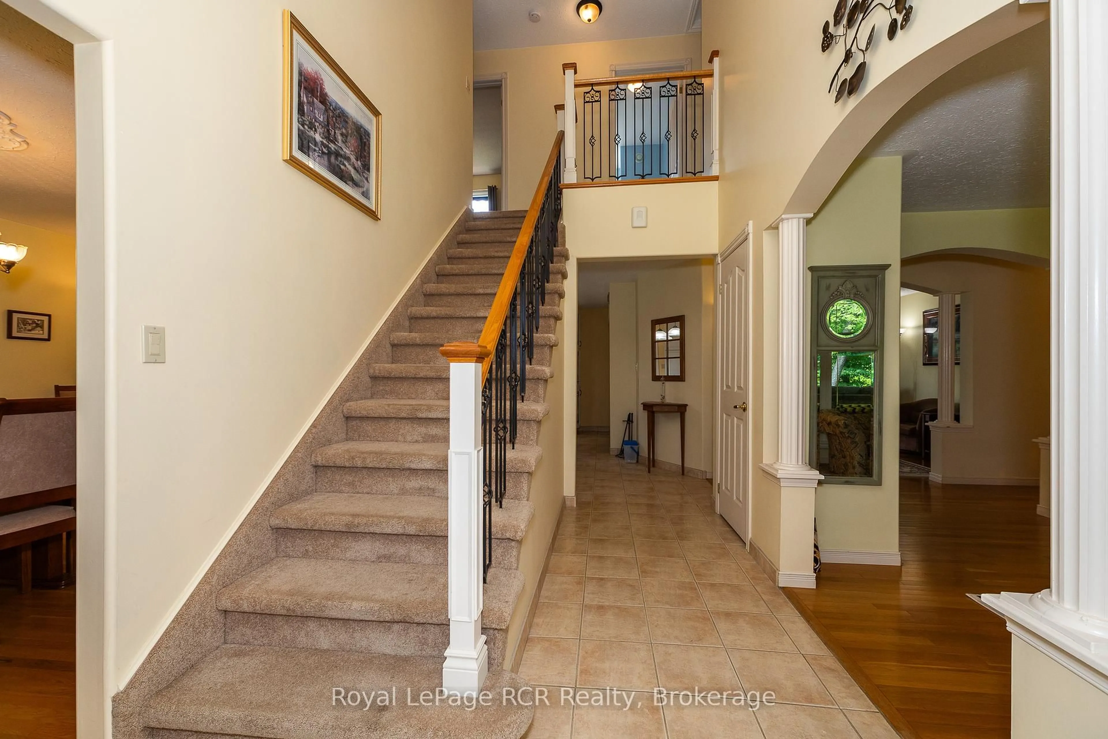 Indoor foyer for 360422 Road 160, Grey Highlands Ontario N0C 1E0