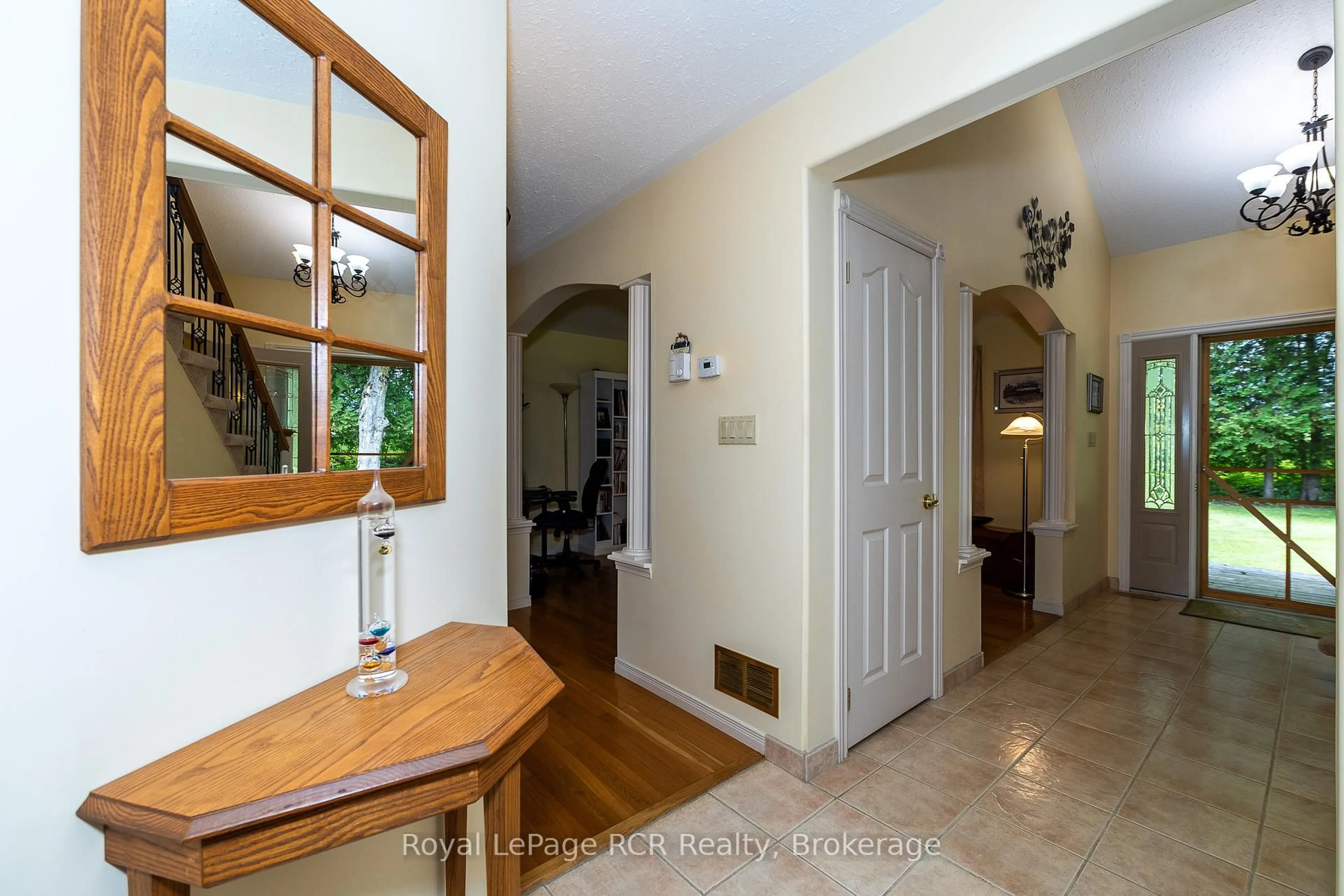 Indoor foyer for 360422 Road 160, Grey Highlands Ontario N0C 1E0