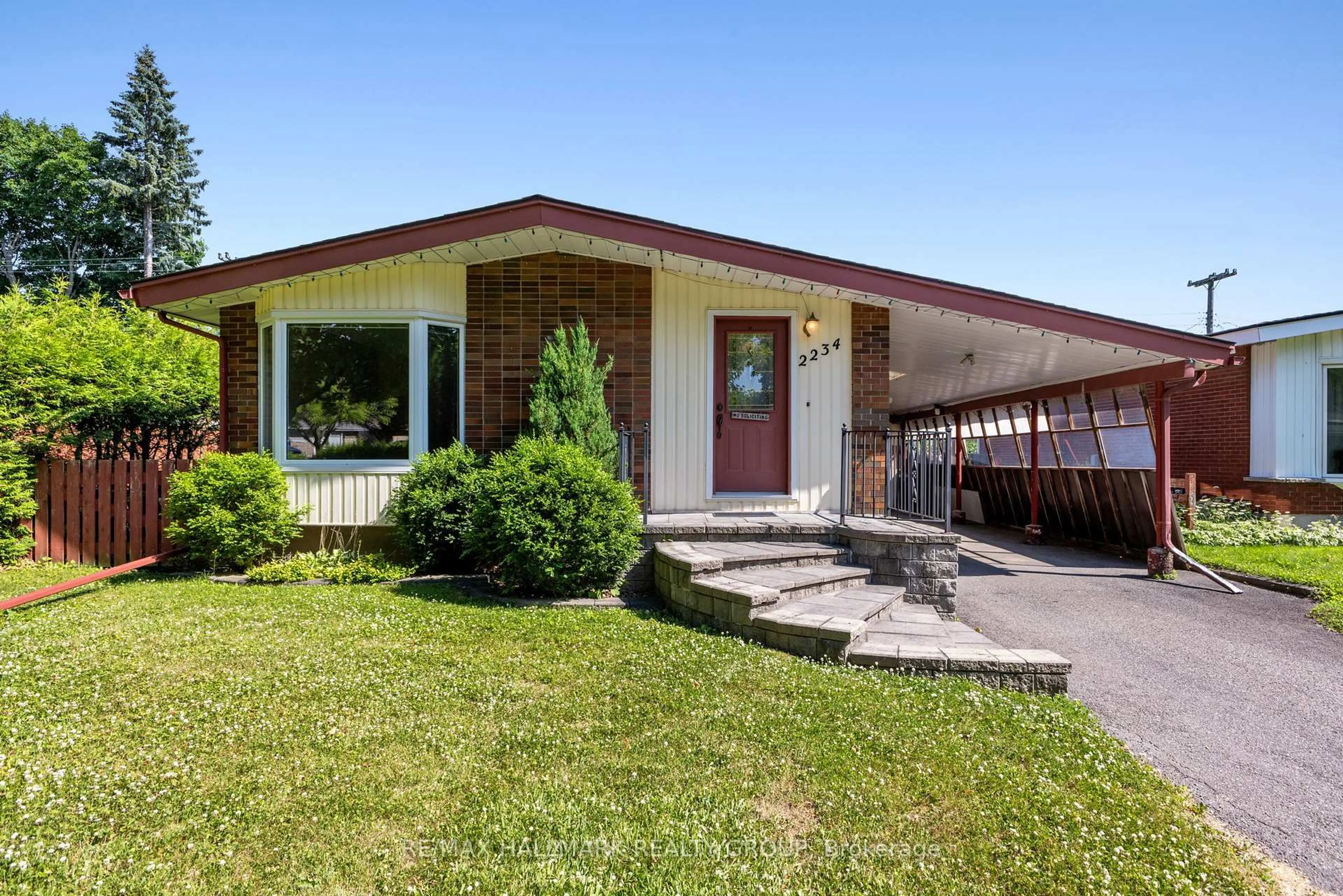 Home with vinyl exterior material, street for 2234 Bingham St, Ottawa Ontario K1G 2V7