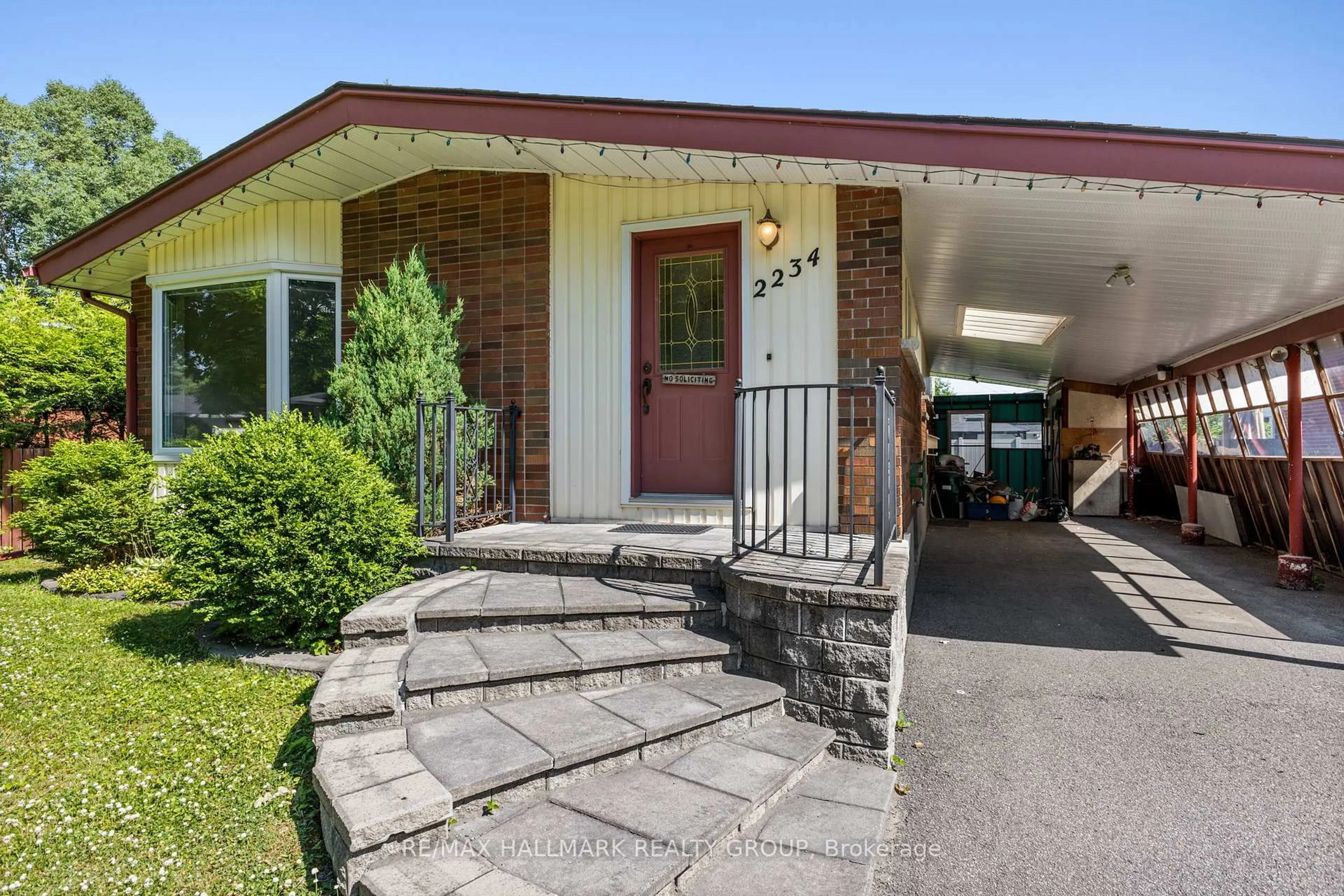 Unknown for 2234 Bingham St, Ottawa Ontario K1G 2V7