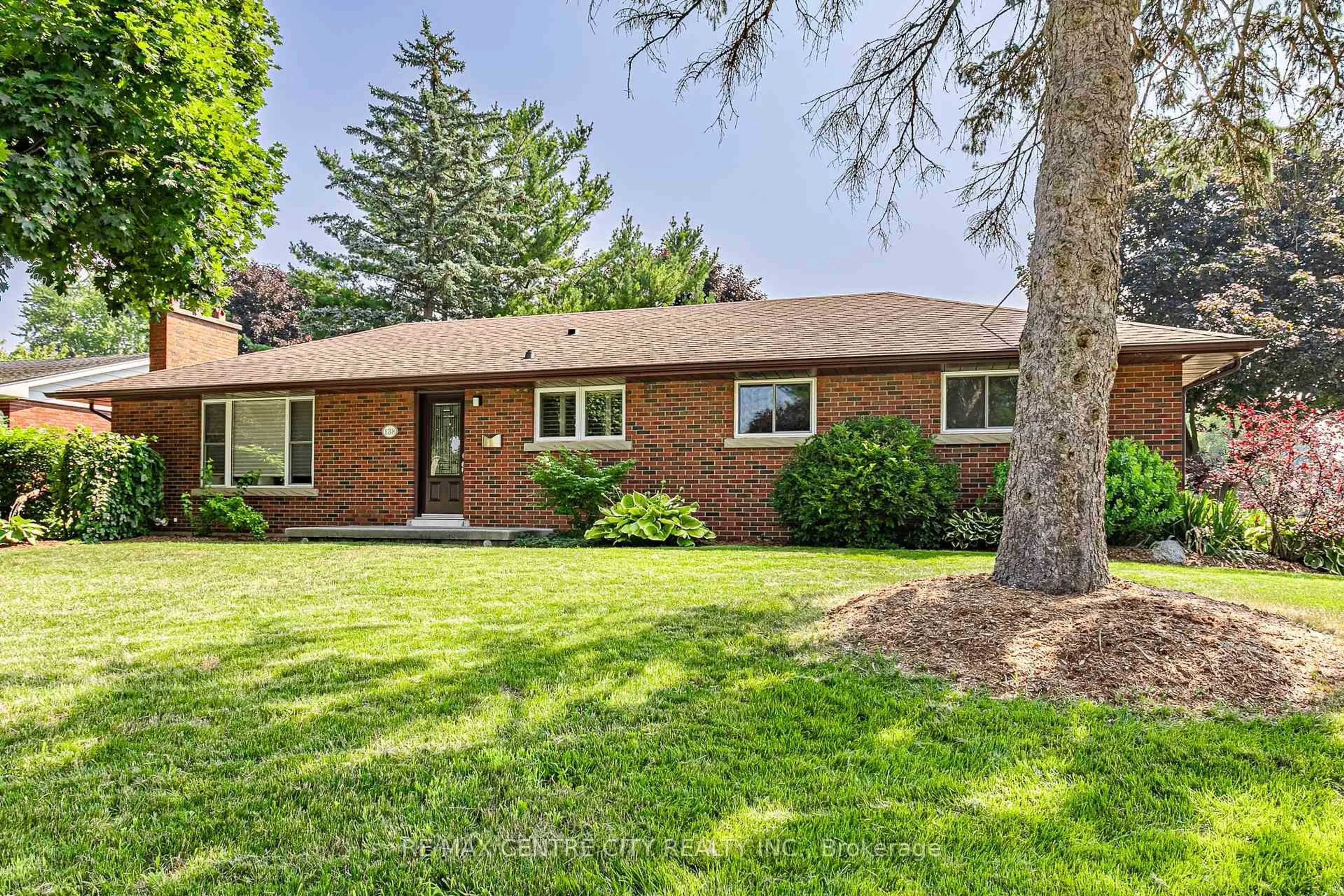 Home with brick exterior material, street for 138 Oakwood Dr, Thames Centre Ontario N0L 1G3