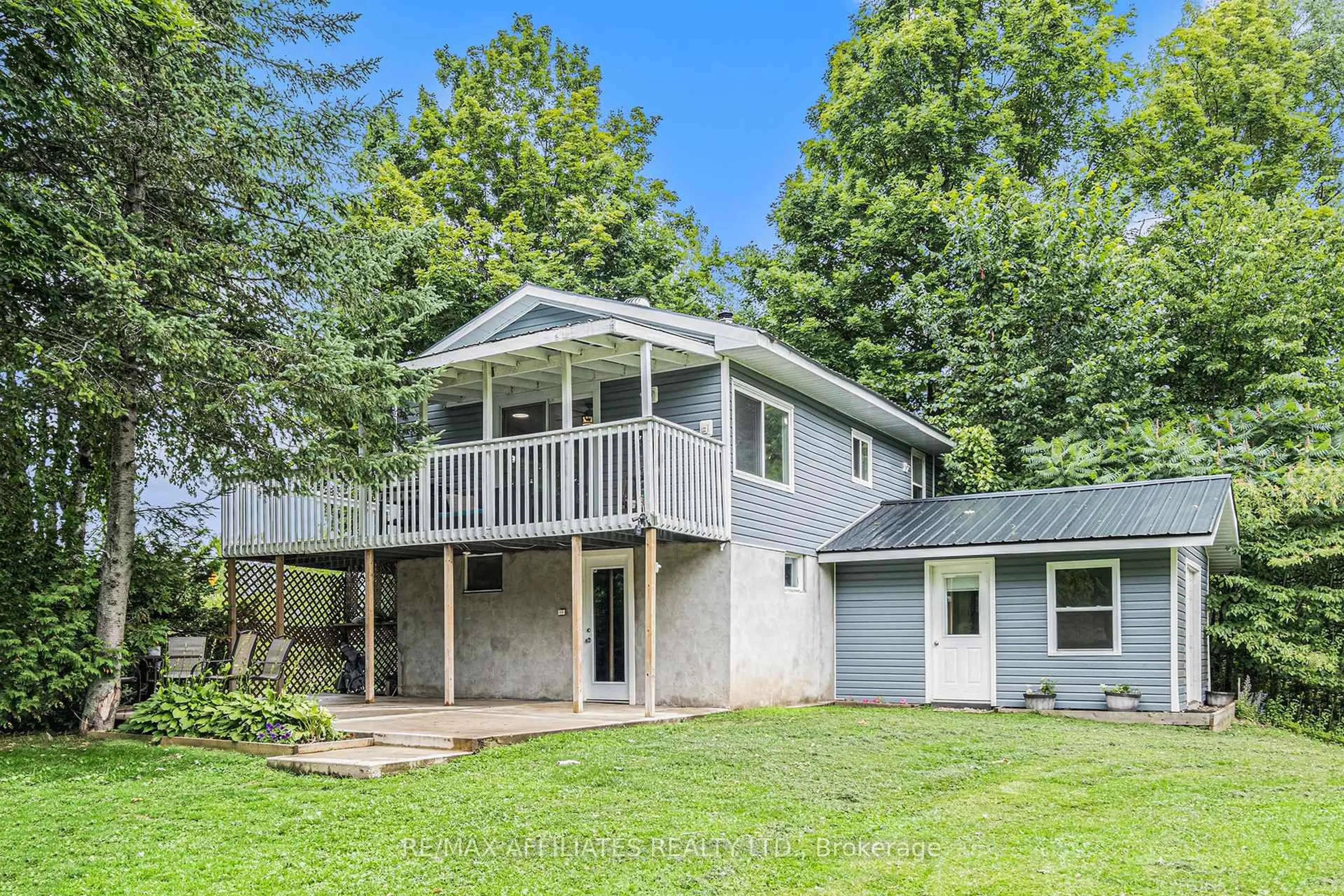 Home with vinyl exterior material, water/lake/river/ocean view for 13198 38 Rd, Sharbot Lake Ontario K0H 2P0