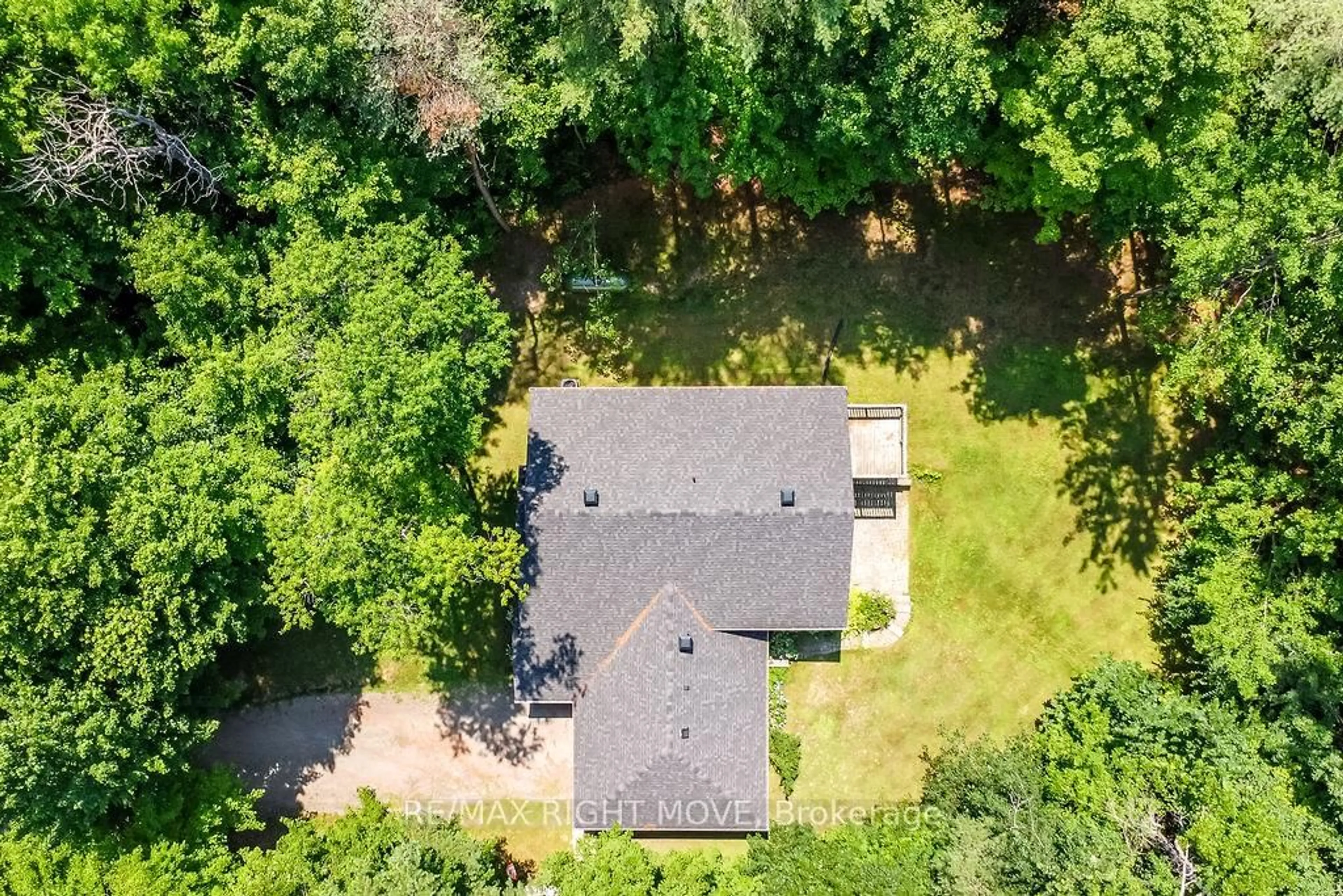 A pic from outside/outdoor area/front of a property/back of a property/a pic from drone, water/lake/river/ocean view for 1011 Talbot Tr, Gravenhurst Ontario P0E 1N0
