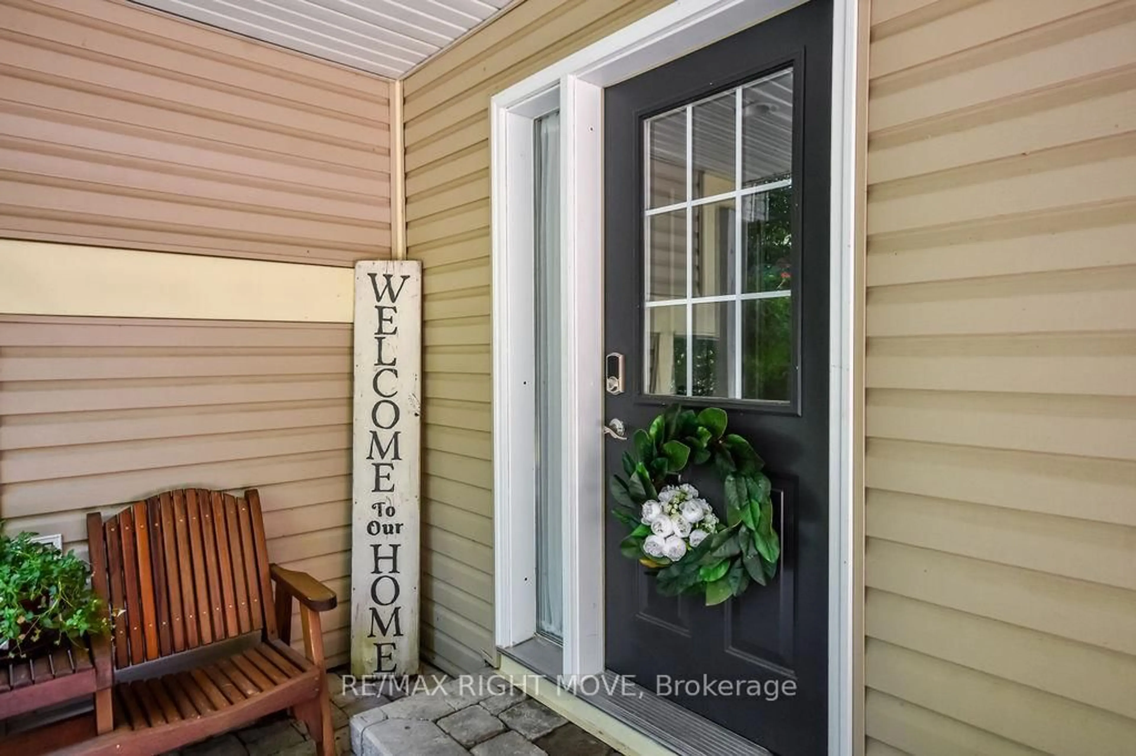 Indoor entryway for 1011 Talbot Tr, Gravenhurst Ontario P0E 1N0
