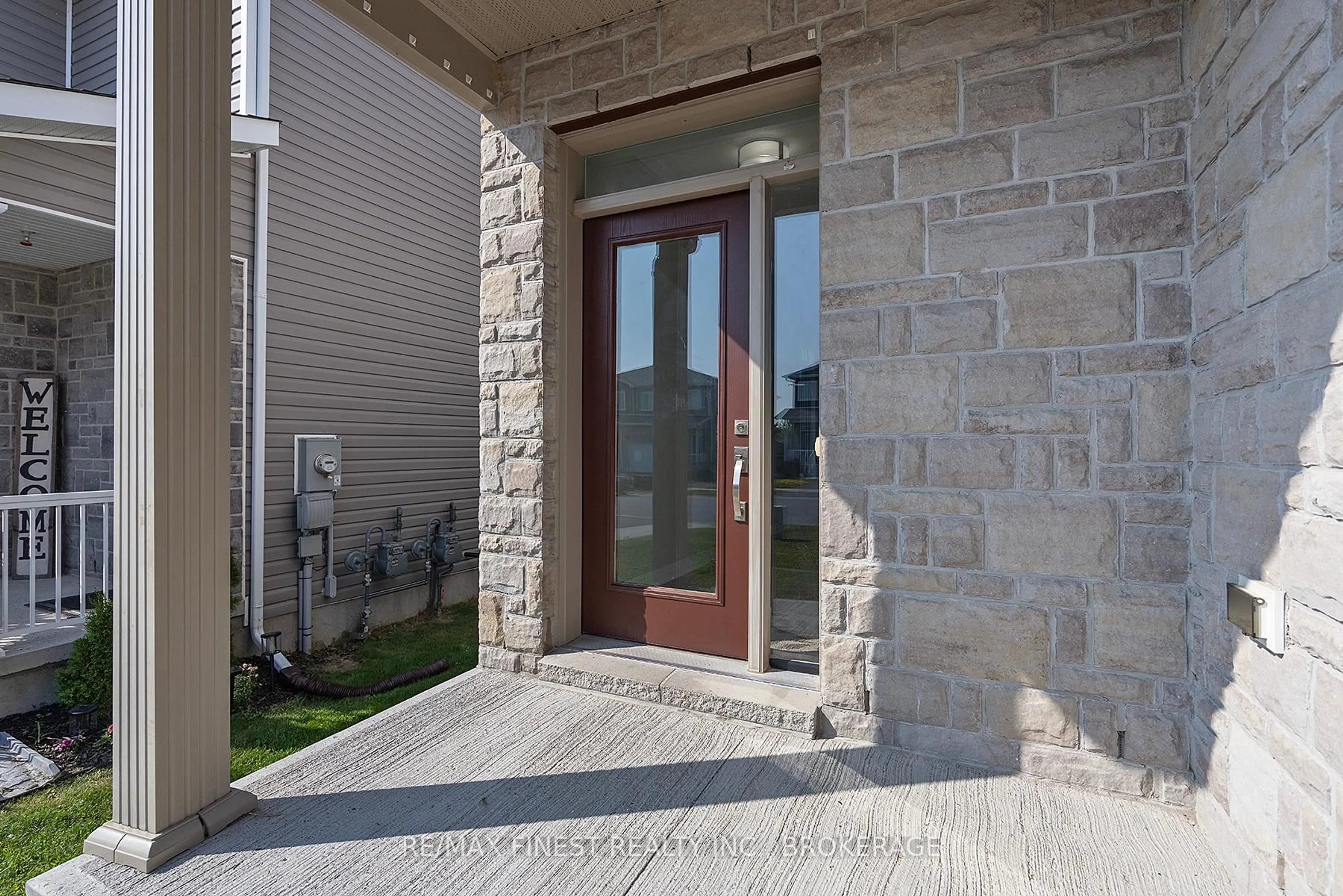 Indoor entryway for 931 Riverview Way, Kingston Ontario K7K 0J4