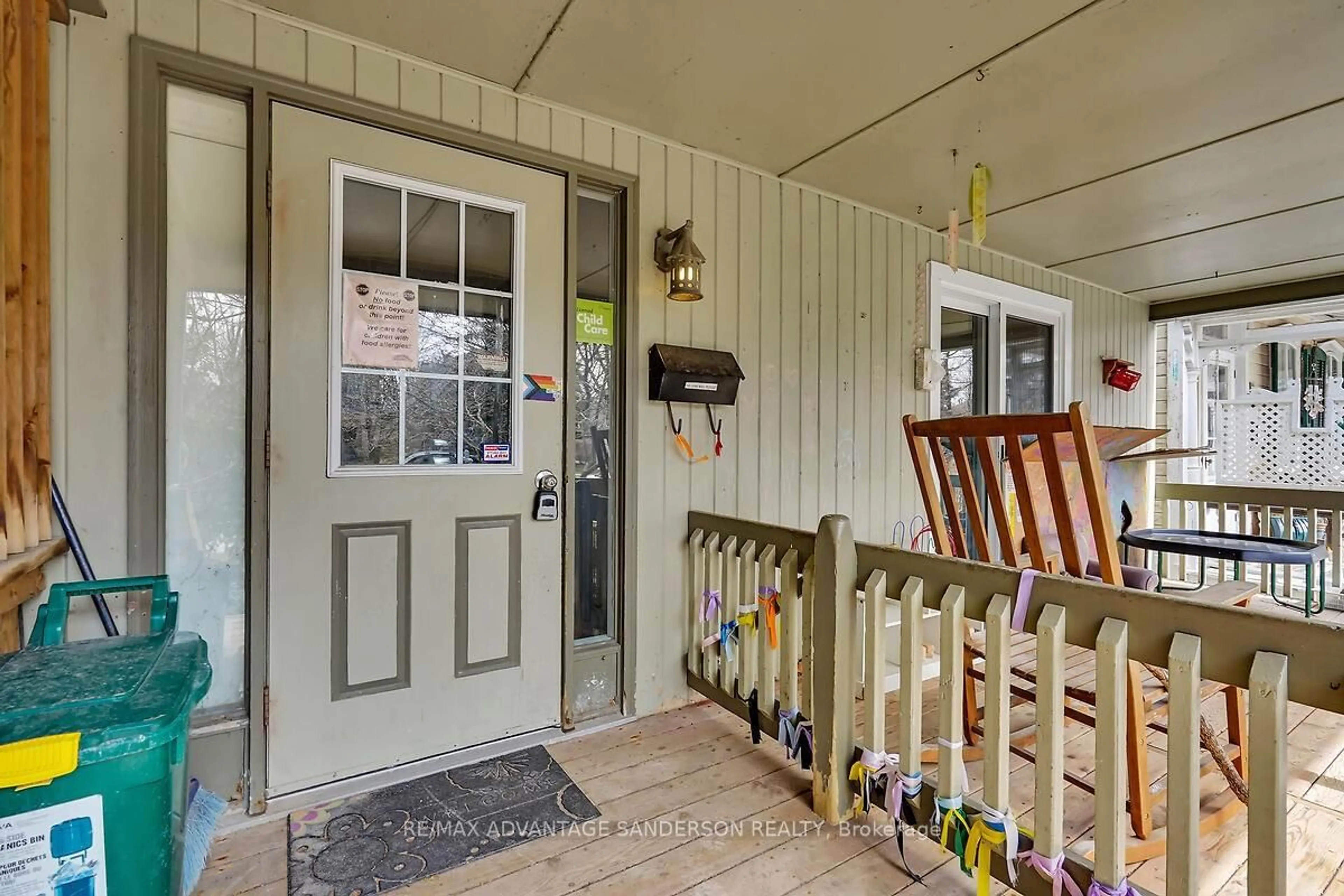 Indoor entryway for 318 Piccadilly St, London East Ontario N6A 1S5