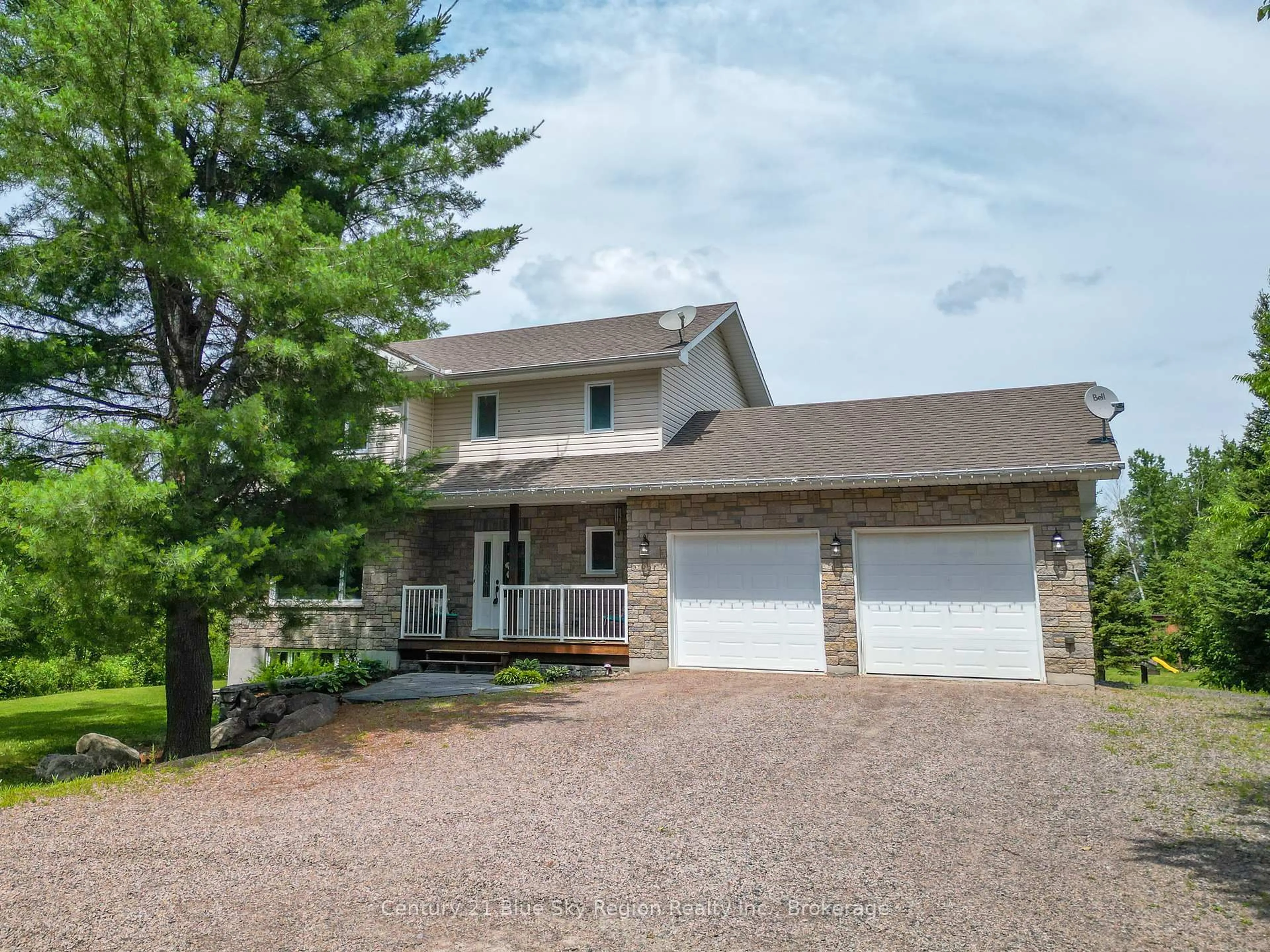 Home with vinyl exterior material, street for 270 Treadlightly Dr, East Ferris Ontario P1B 8Z4