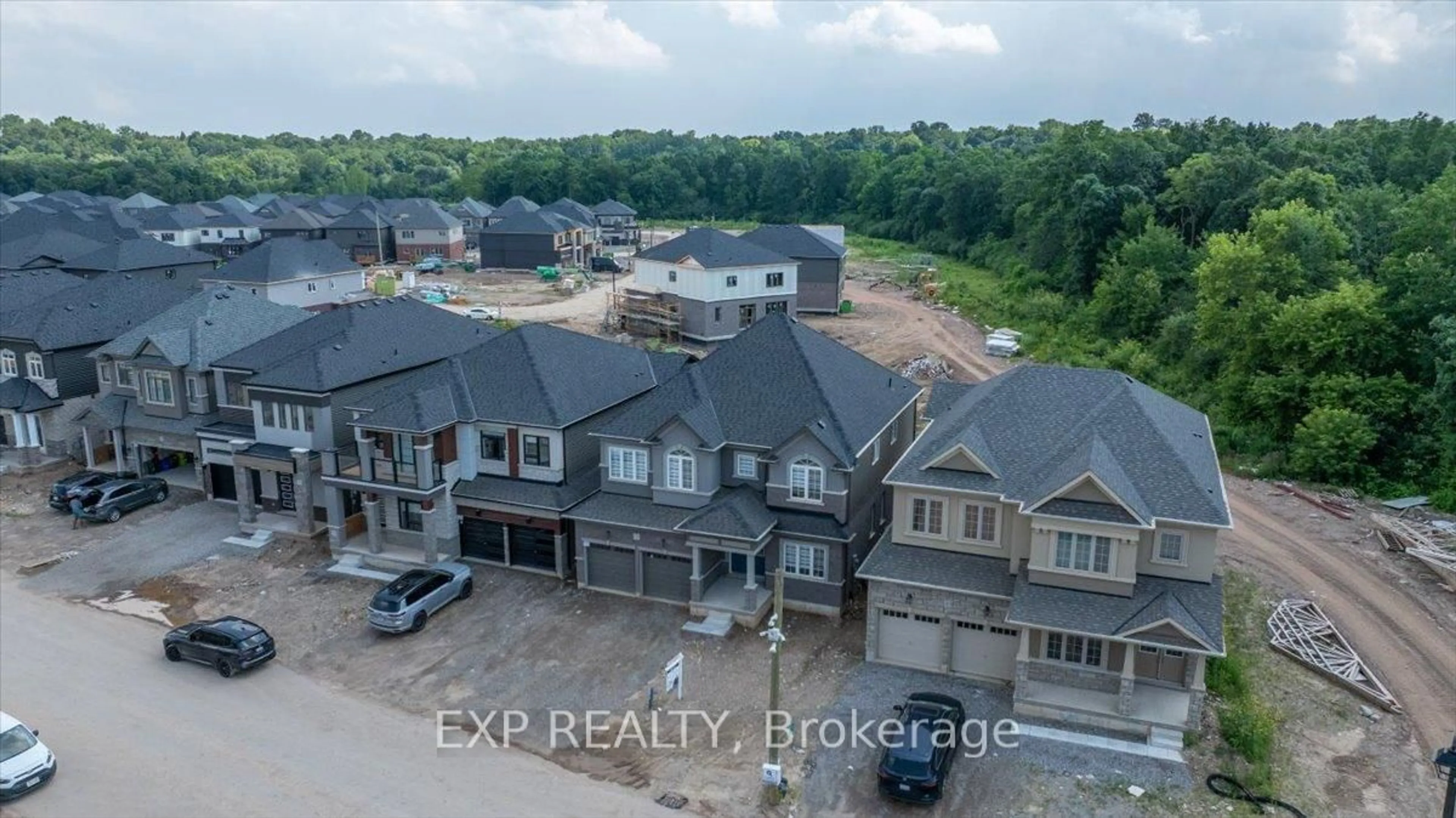 A pic from outside/outdoor area/front of a property/back of a property/a pic from drone, building for 51 Mckernan Ave, Brantford Ontario N3T 5L8