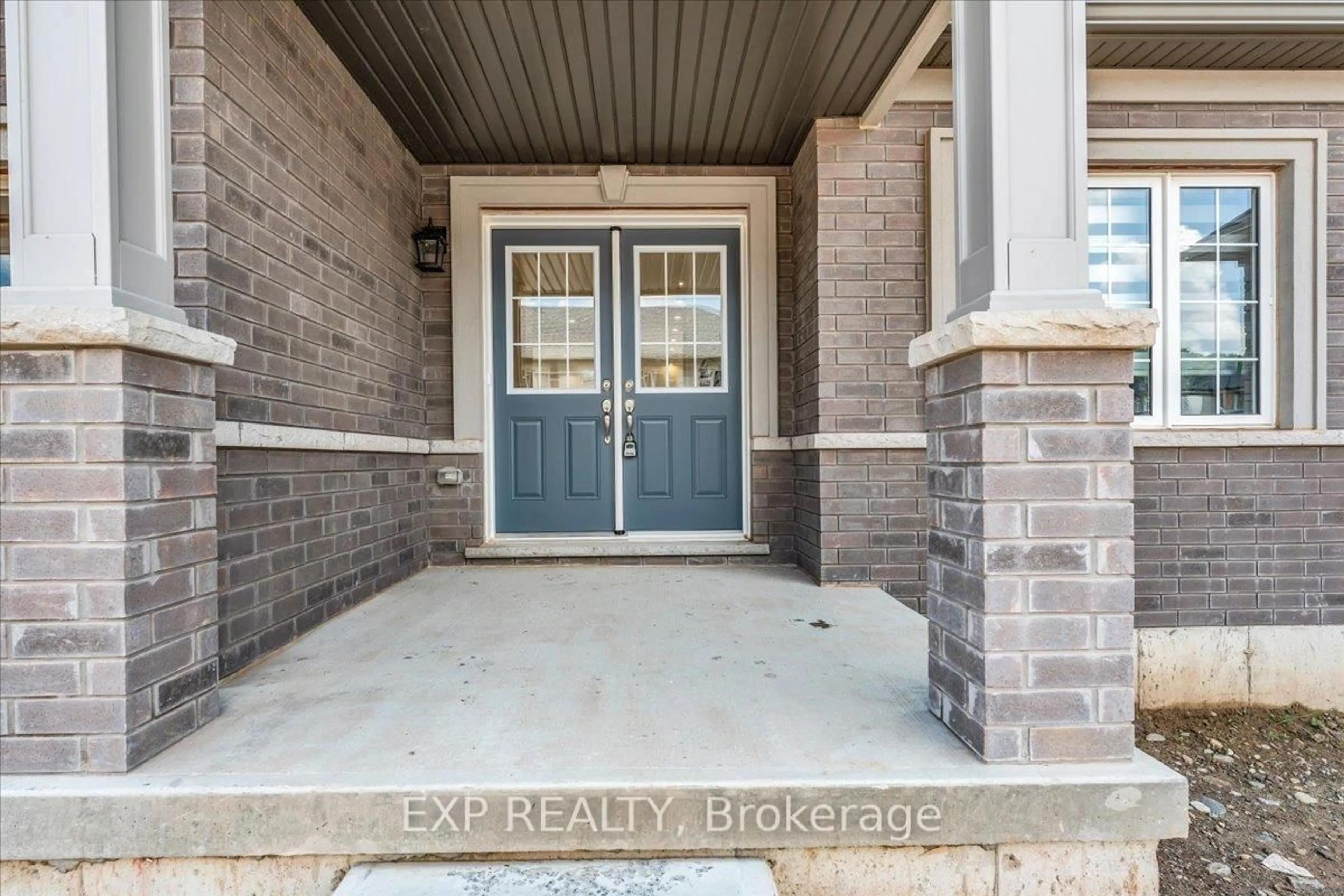 Indoor entryway for 51 Mckernan Ave, Brantford Ontario N3T 5L8