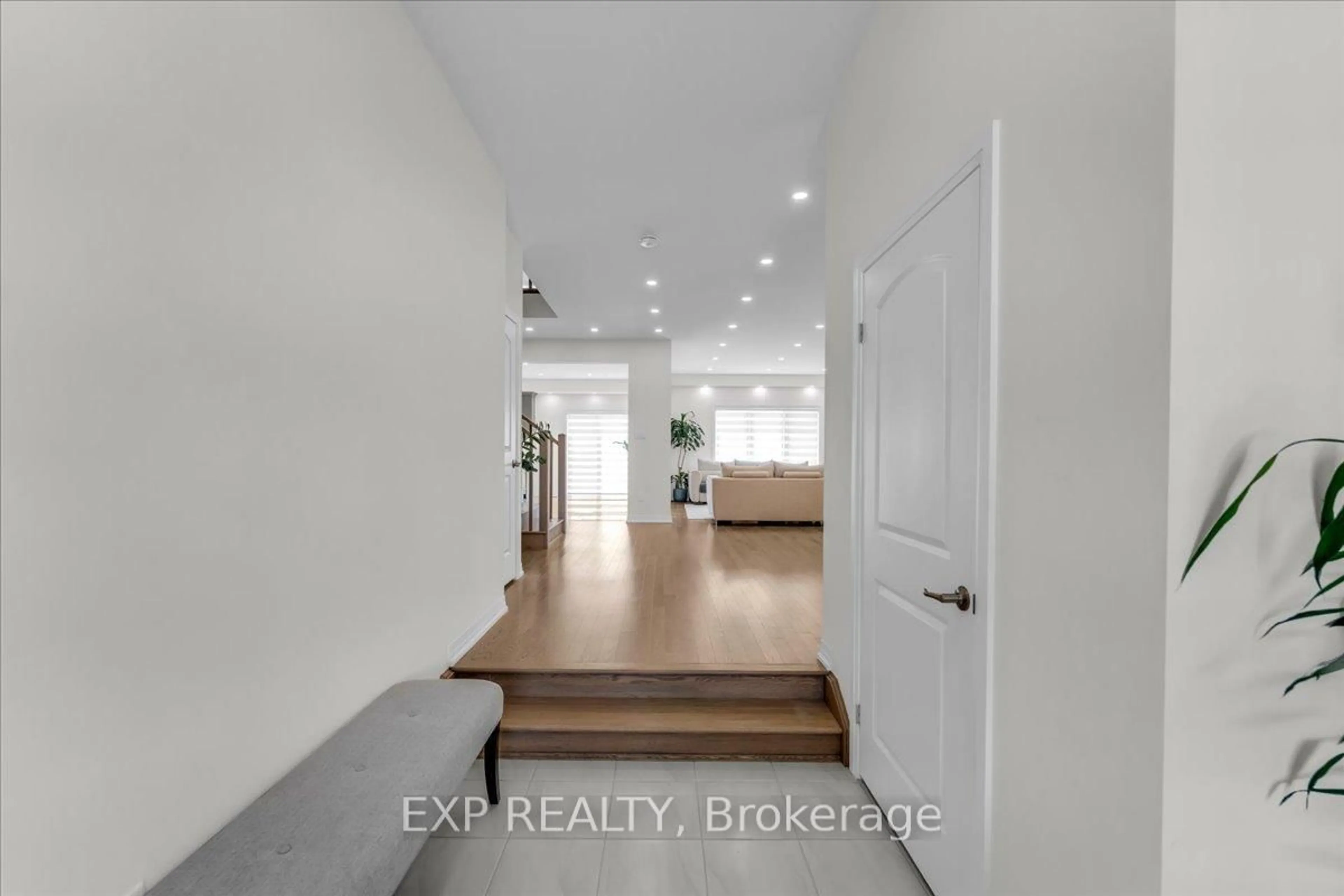 Indoor entryway for 51 Mckernan Ave, Brantford Ontario N3T 5L8