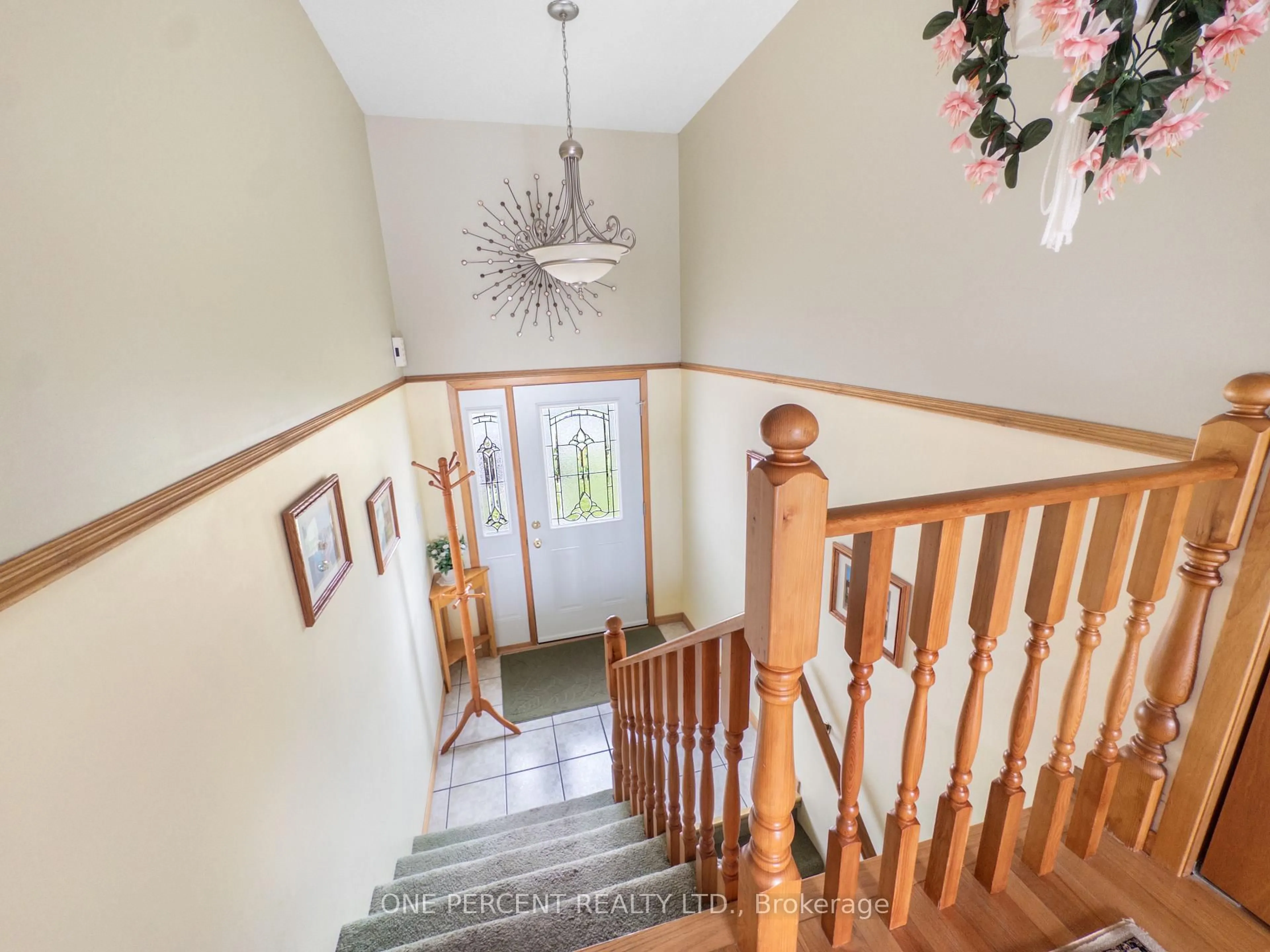 Indoor foyer for 25 Loraine Ave, Quinte West Ontario K8V 6M1