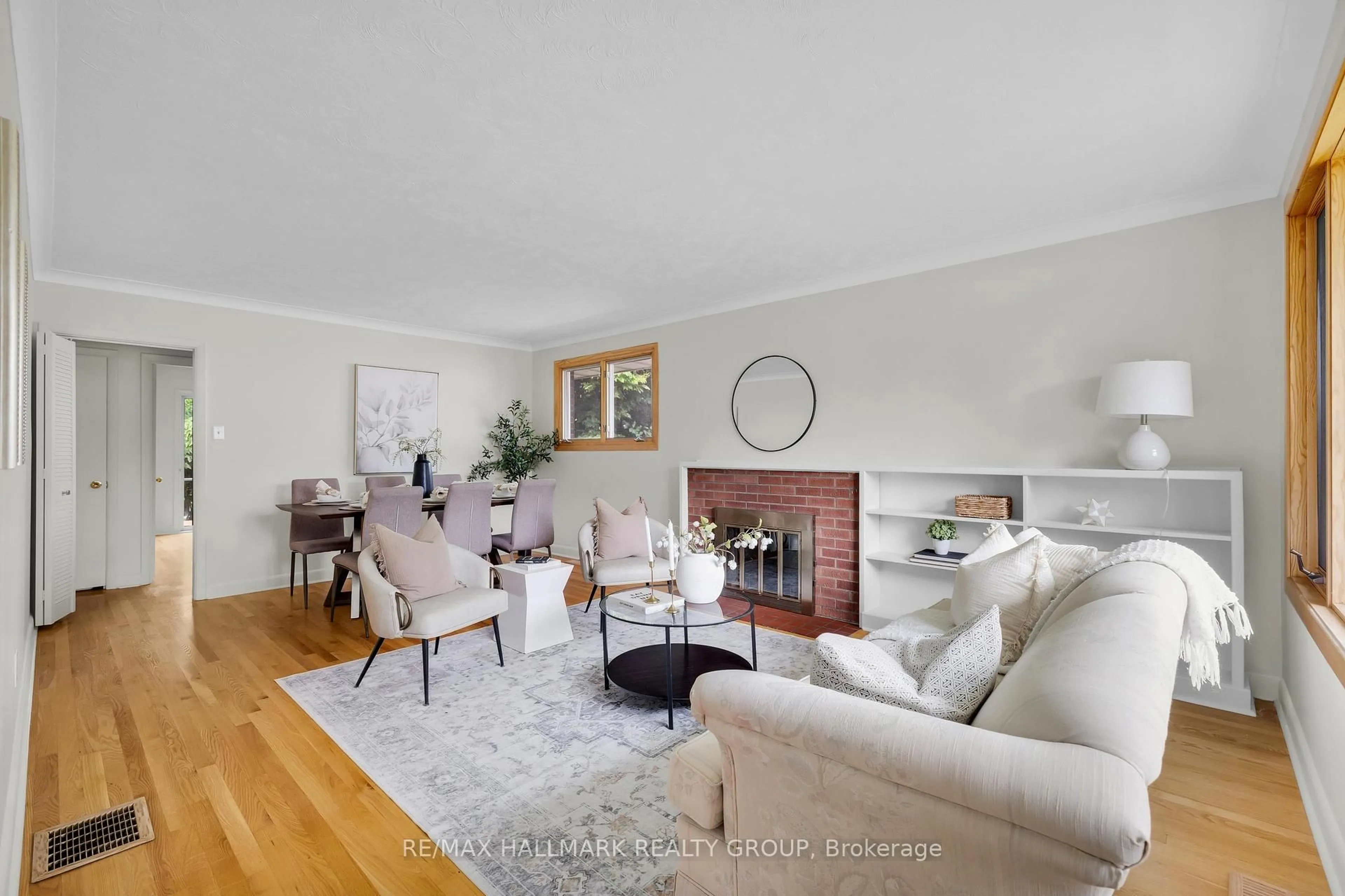 Living room with furniture, unknown for 1250 Woodside Dr, Ottawa Ontario K2C 2G9