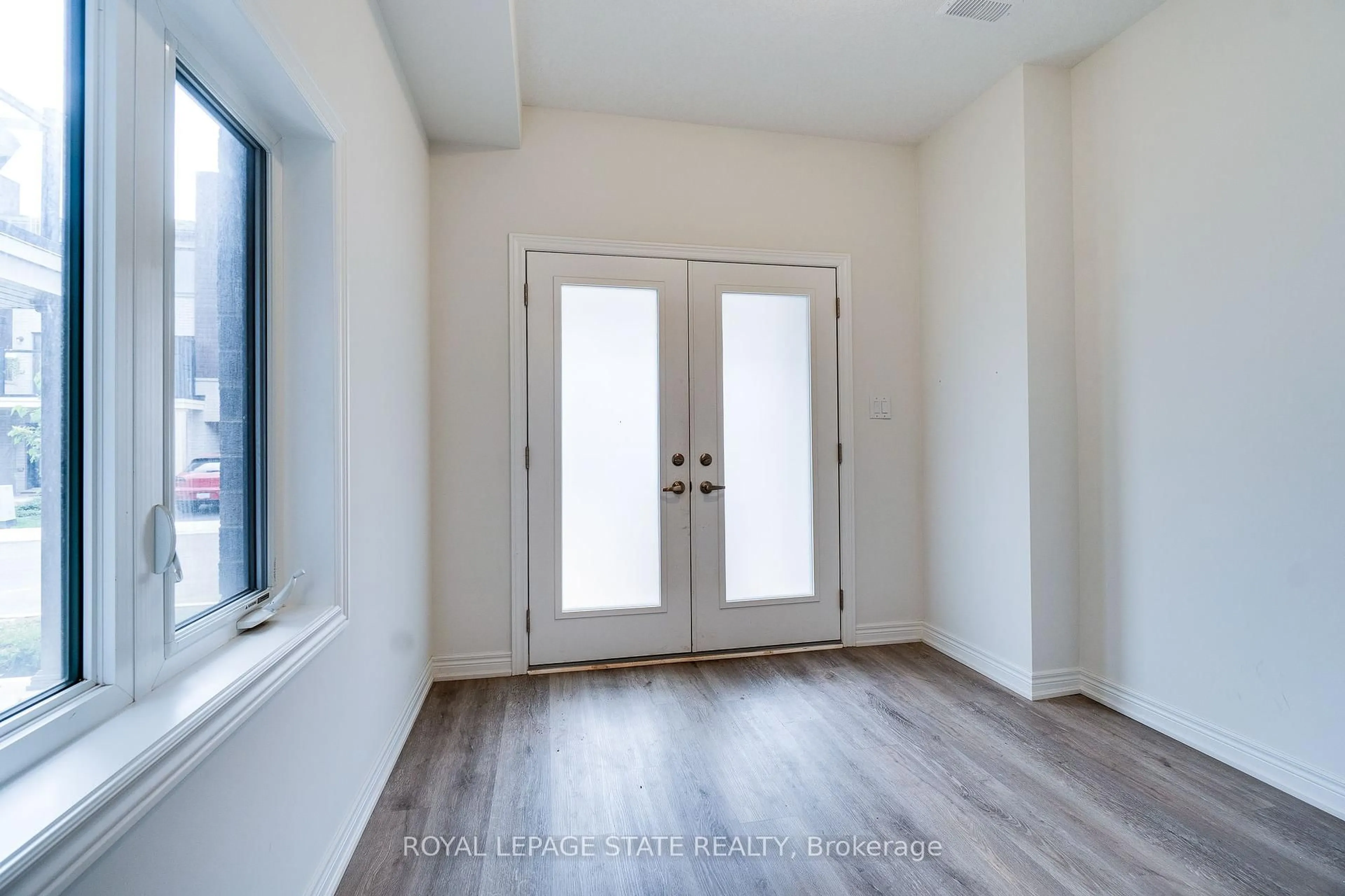 Indoor entryway for 68 Dryden Lane, Hamilton Ontario L8H 0B6