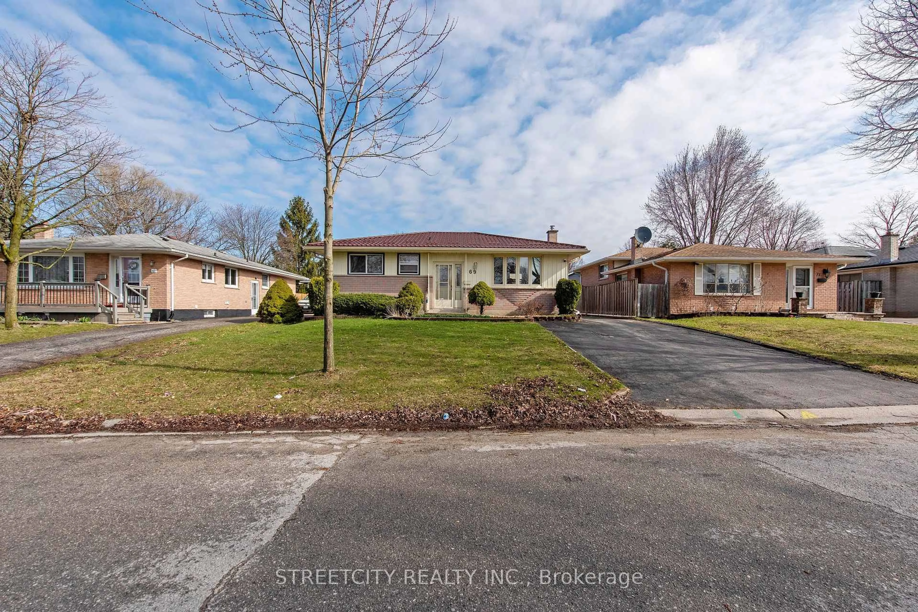 A pic from outside/outdoor area/front of a property/back of a property/a pic from drone, street for 69 Alayne Cres, London South Ontario N6E 2A2