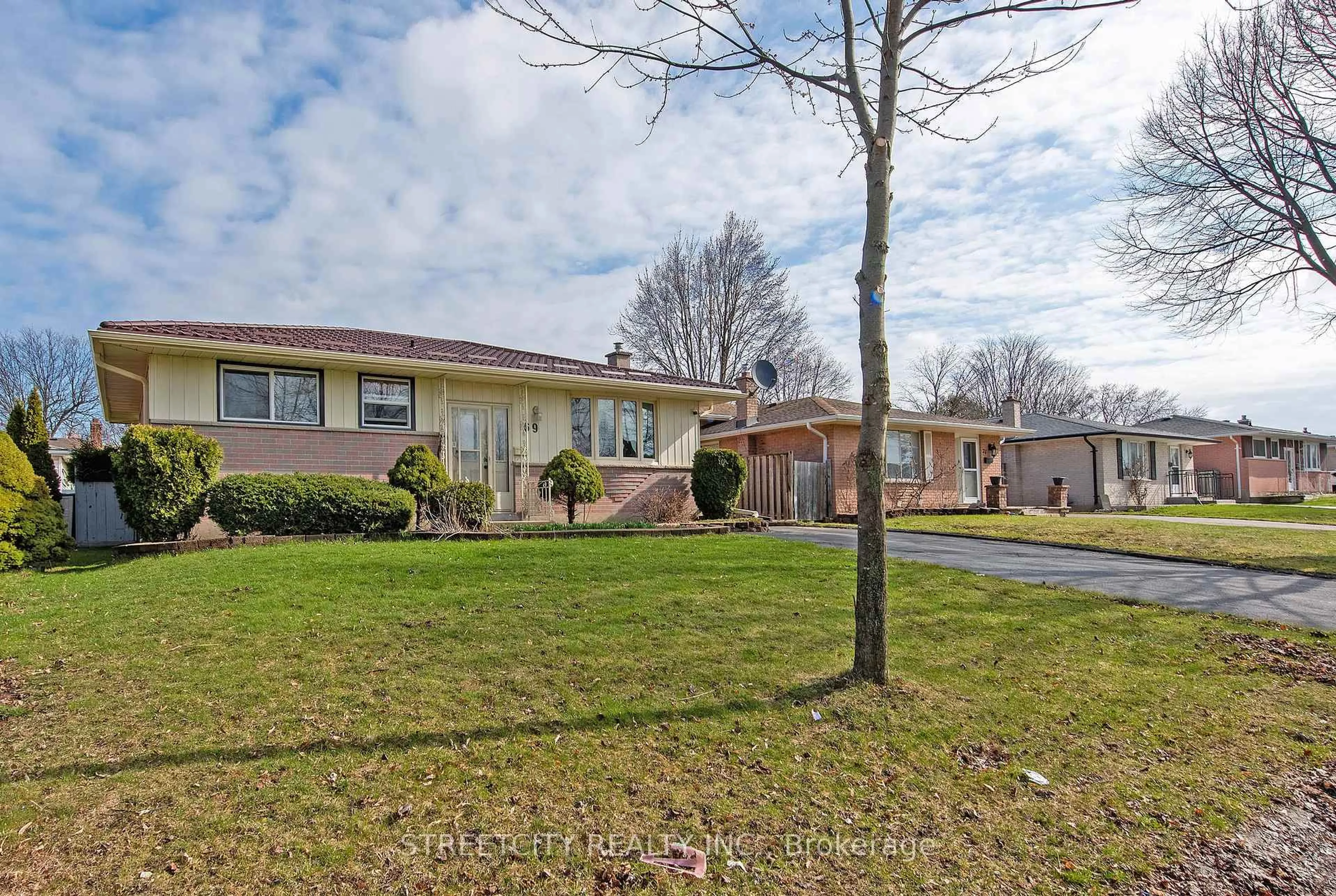 A pic from outside/outdoor area/front of a property/back of a property/a pic from drone, street for 69 Alayne Cres, London South Ontario N6E 2A2