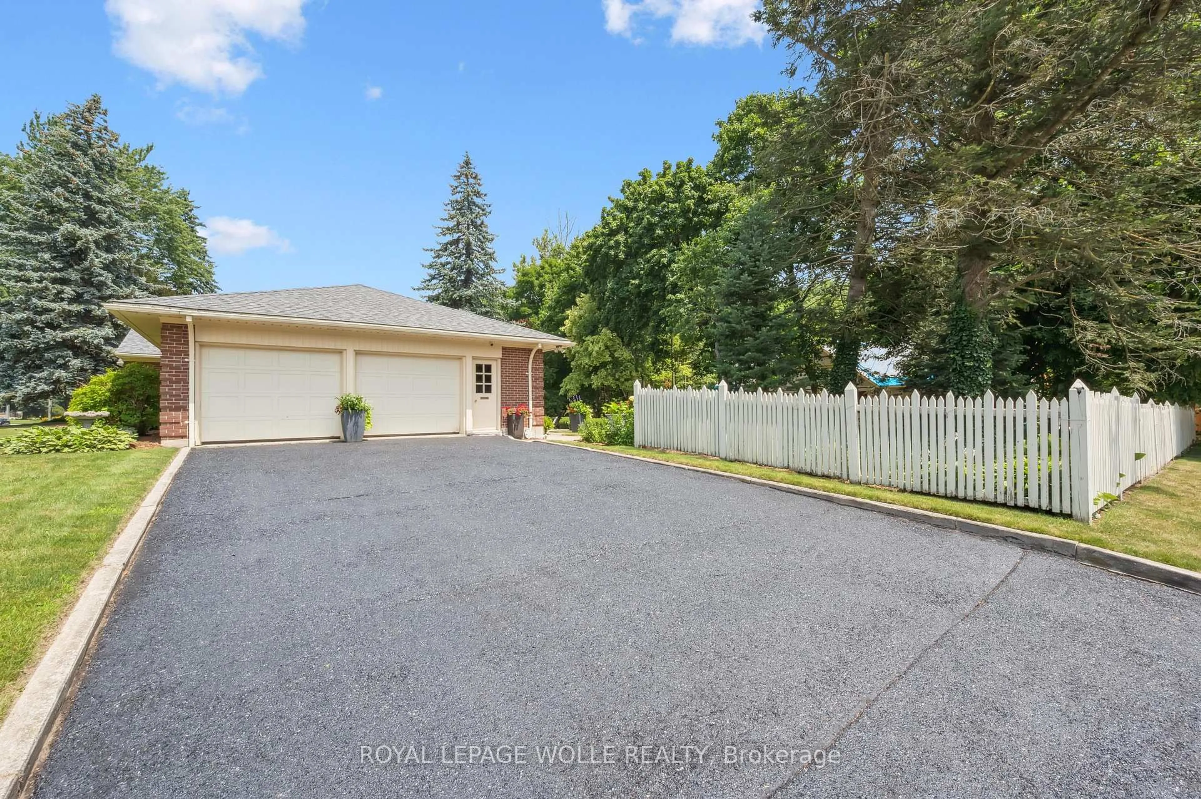 A pic from outside/outdoor area/front of a property/back of a property/a pic from drone, street for 15 Meadowlark Rd, Woolwich Ontario N3B 1T7