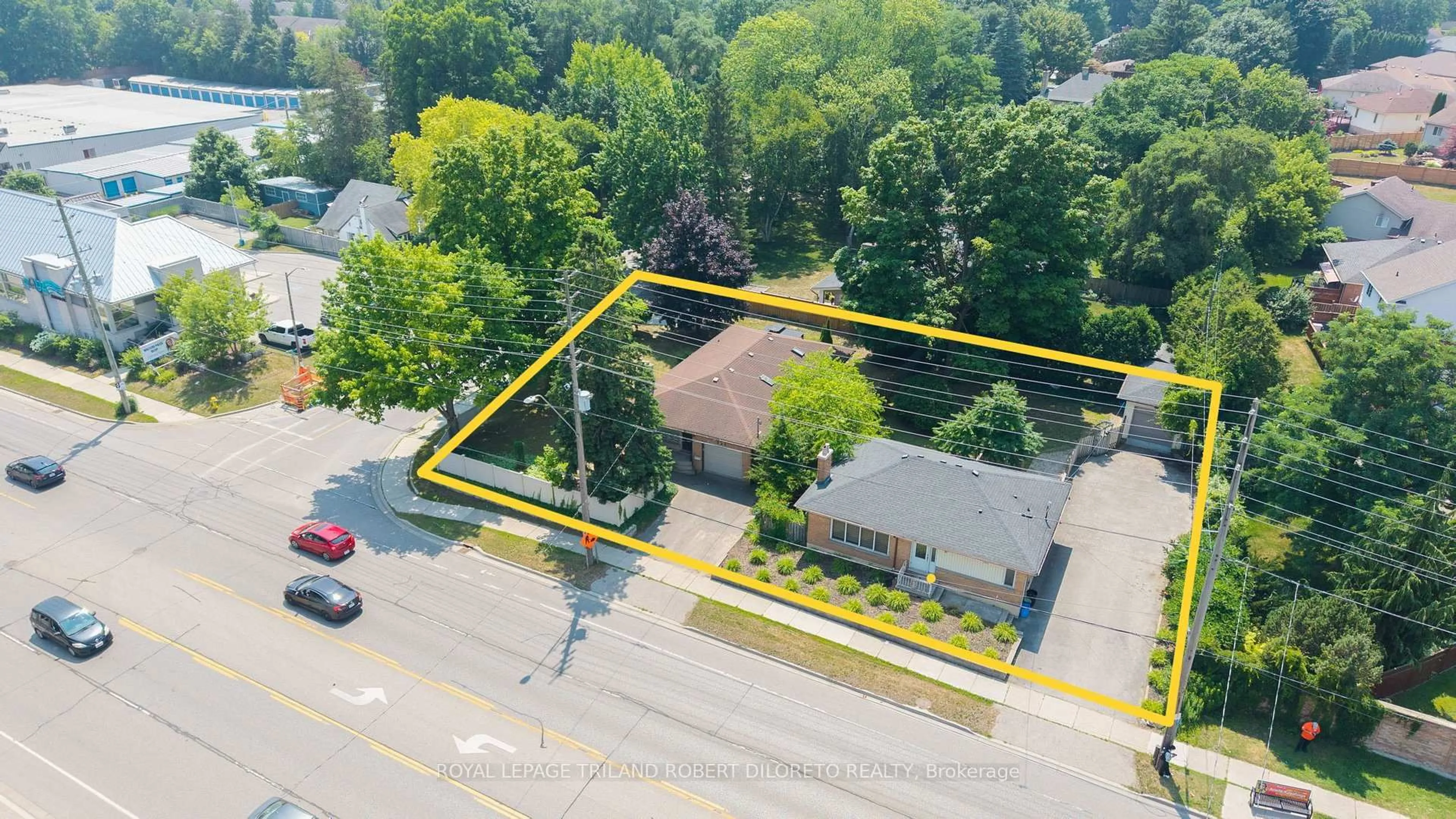A pic from outside/outdoor area/front of a property/back of a property/a pic from drone, street for 584 Wonderland Rd, London North Ontario N6H 3E4