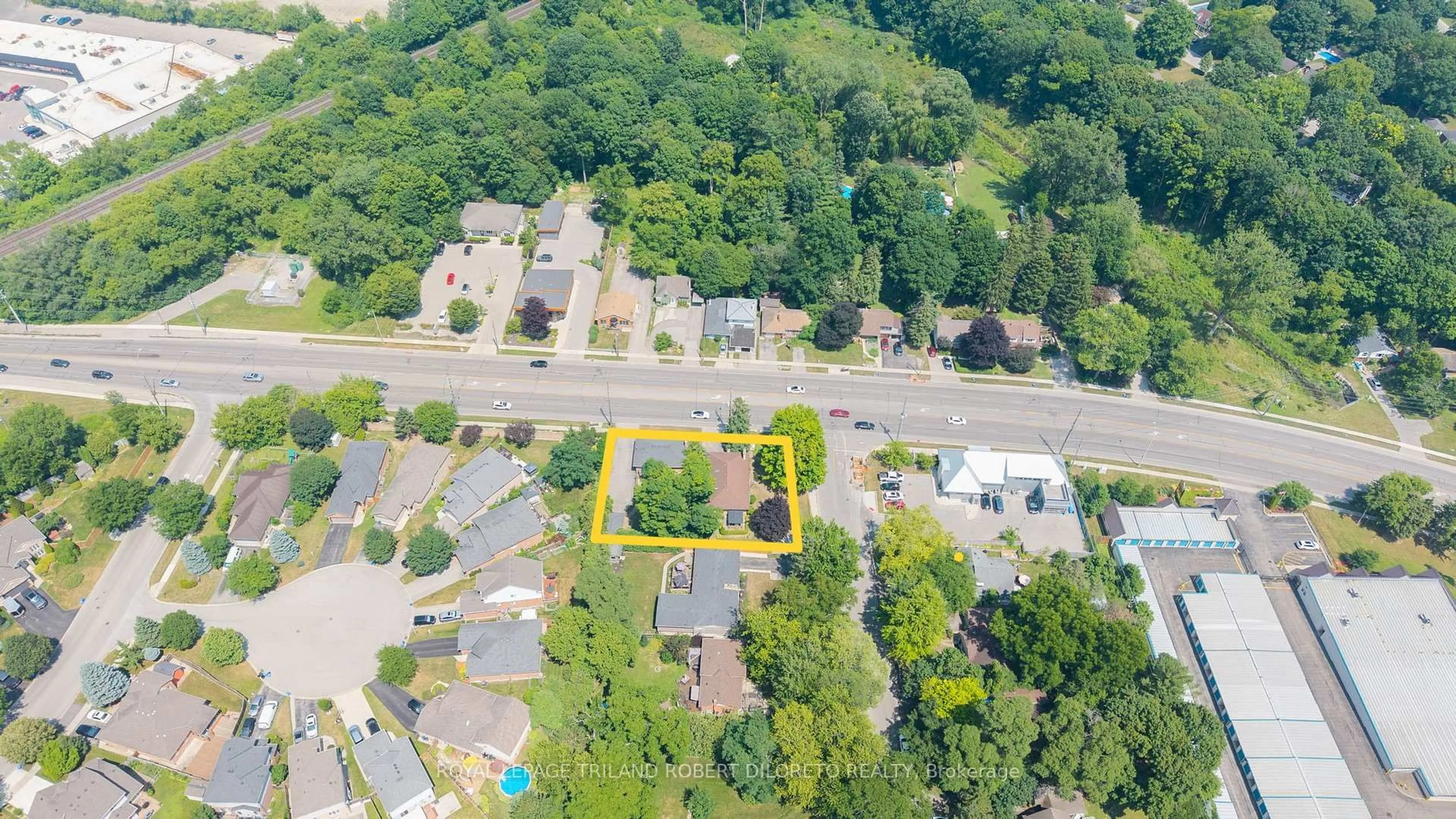 A pic from outside/outdoor area/front of a property/back of a property/a pic from drone, street for 584 Wonderland Rd, London North Ontario N6H 3E4