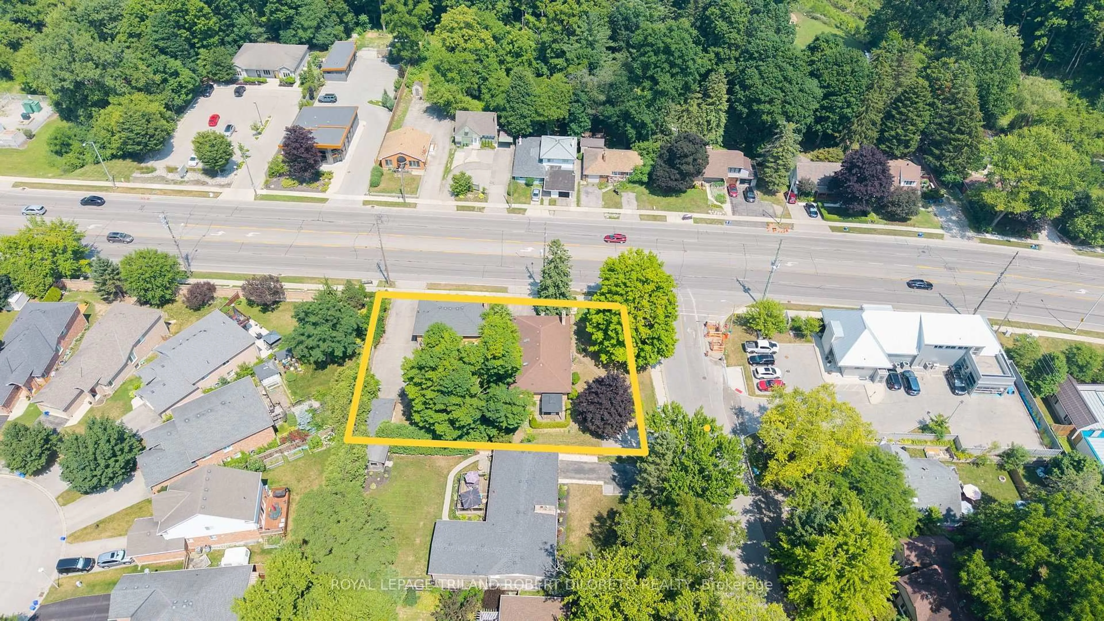 A pic from outside/outdoor area/front of a property/back of a property/a pic from drone, street for 584 Wonderland Rd, London North Ontario N6H 3E4