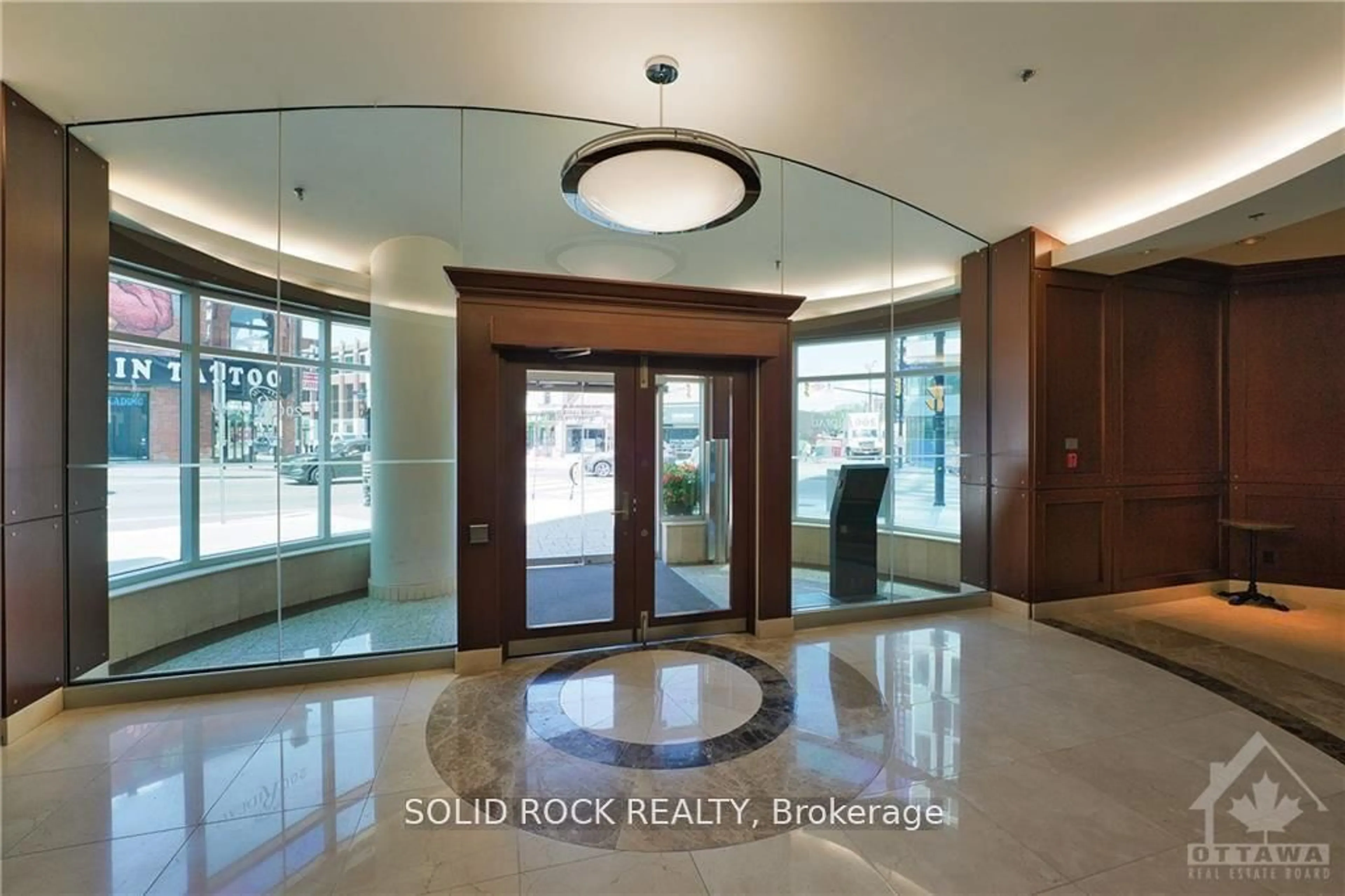 Indoor foyer for 200 Rideau St #1908, Ottawa Ontario K1N 5Y1